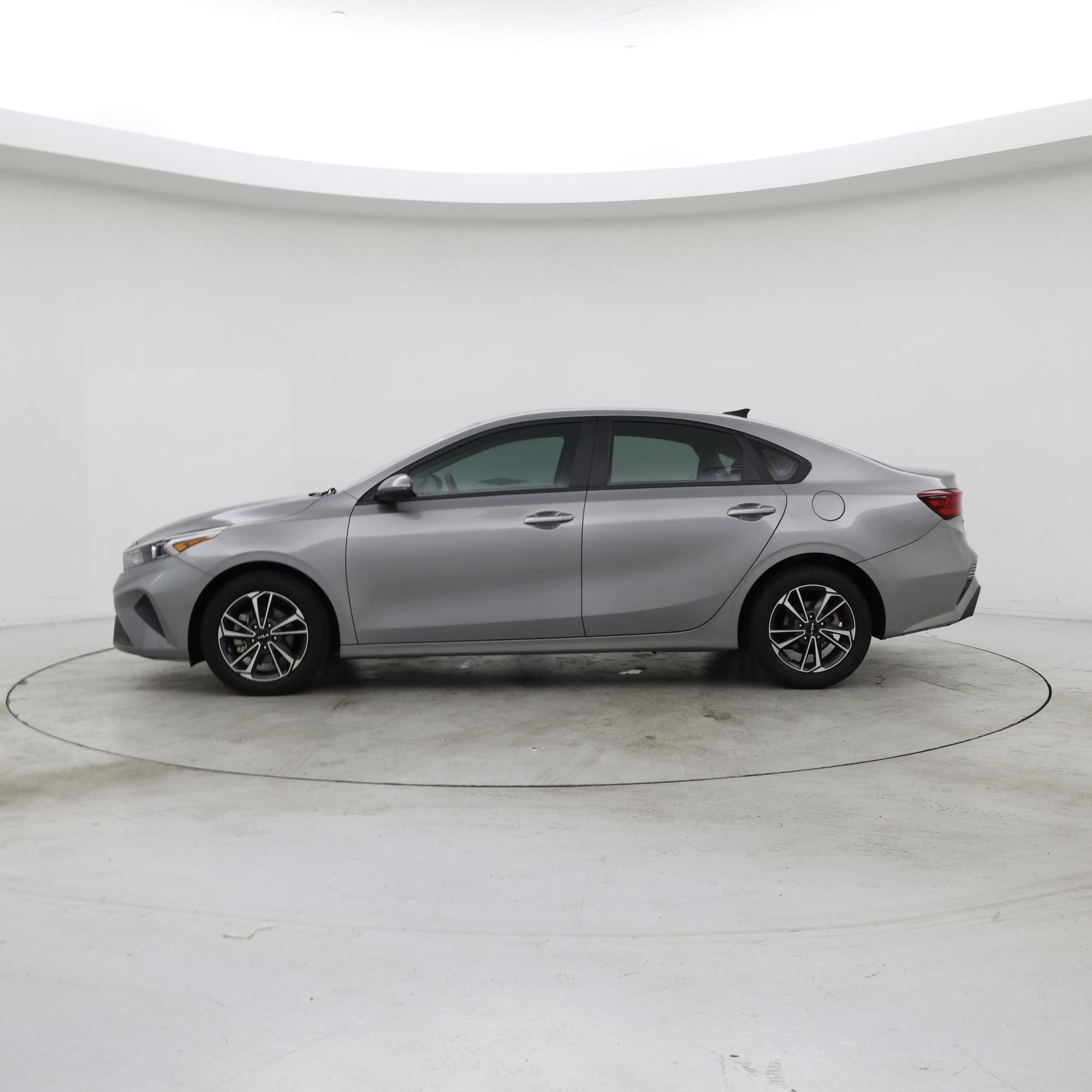 Thumbnail: 2023 Kia Forte - 3