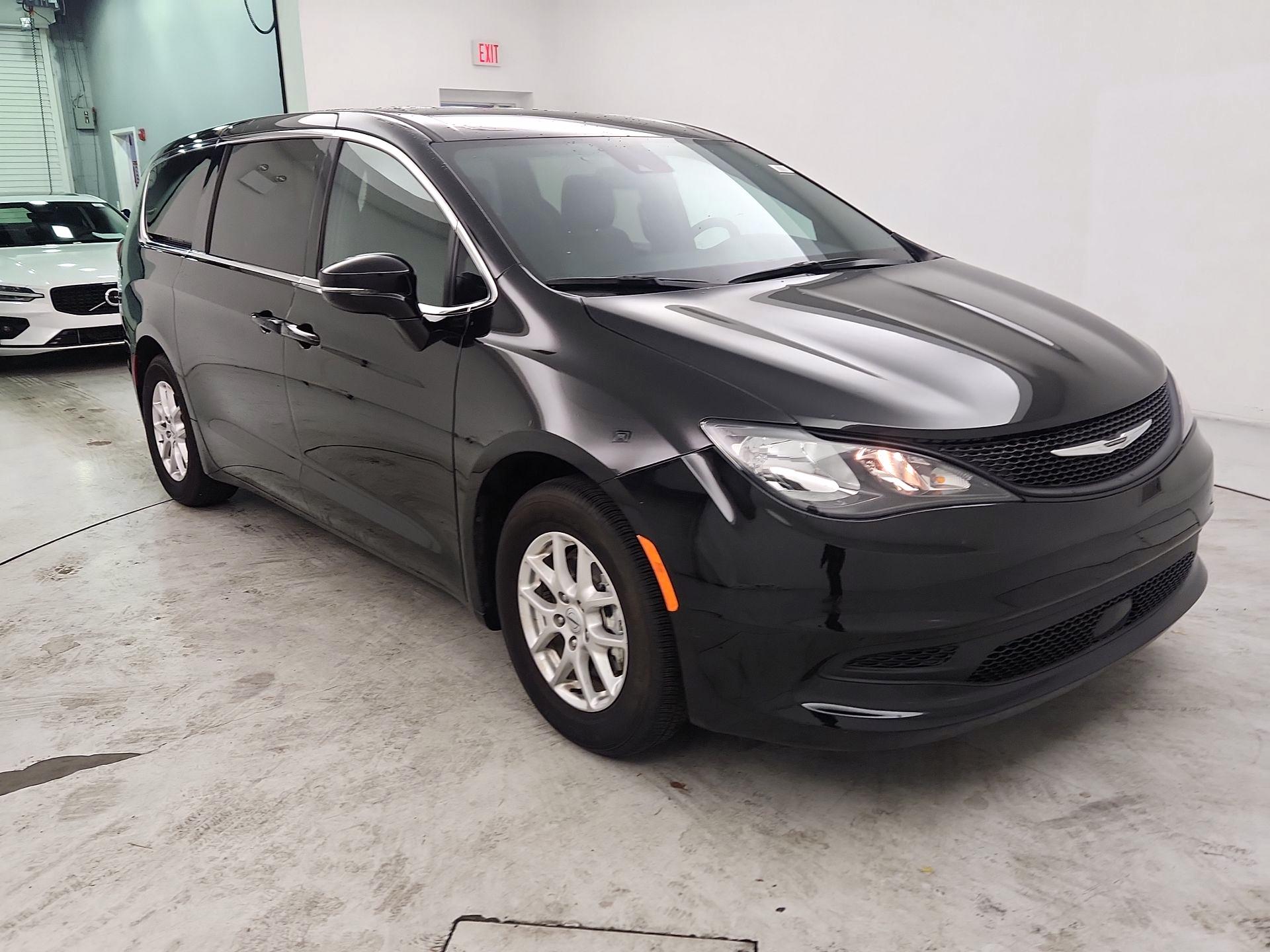 Thumbnail: 2025 Chrysler Voyager - 1