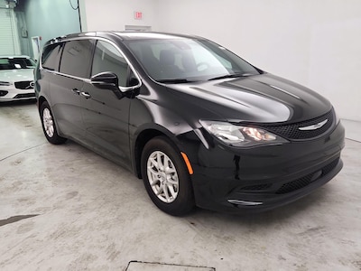 2025 Chrysler Voyager LX