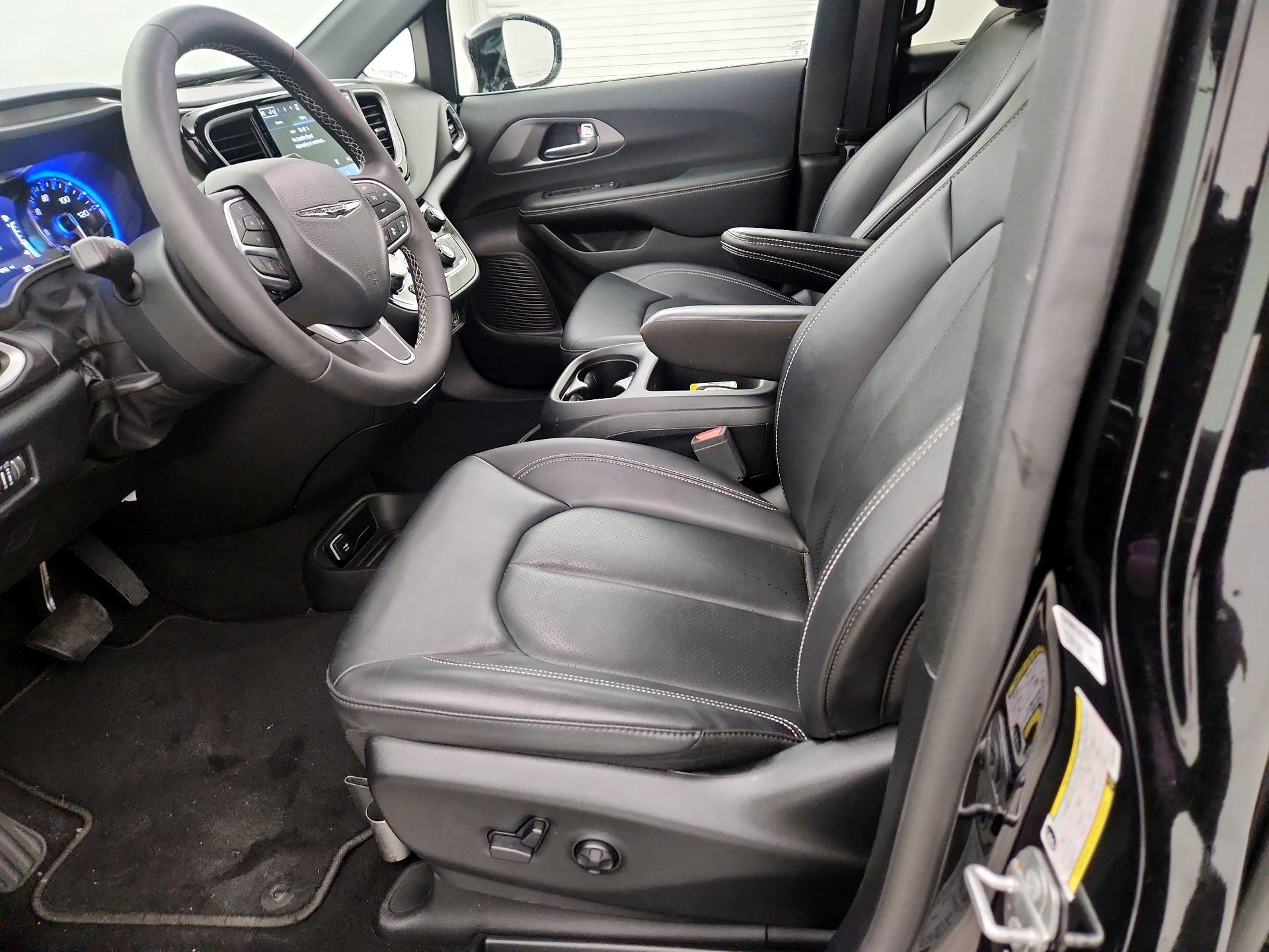 Thumbnail: 2025 Chrysler Voyager - 9