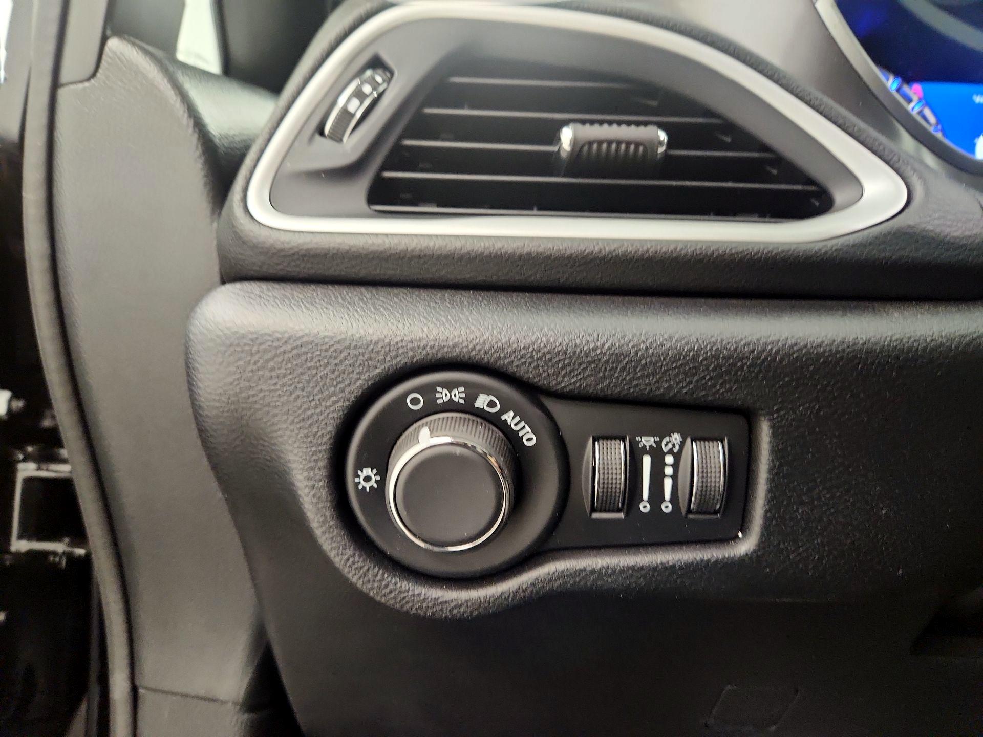 Thumbnail: 2025 Chrysler Voyager - 11