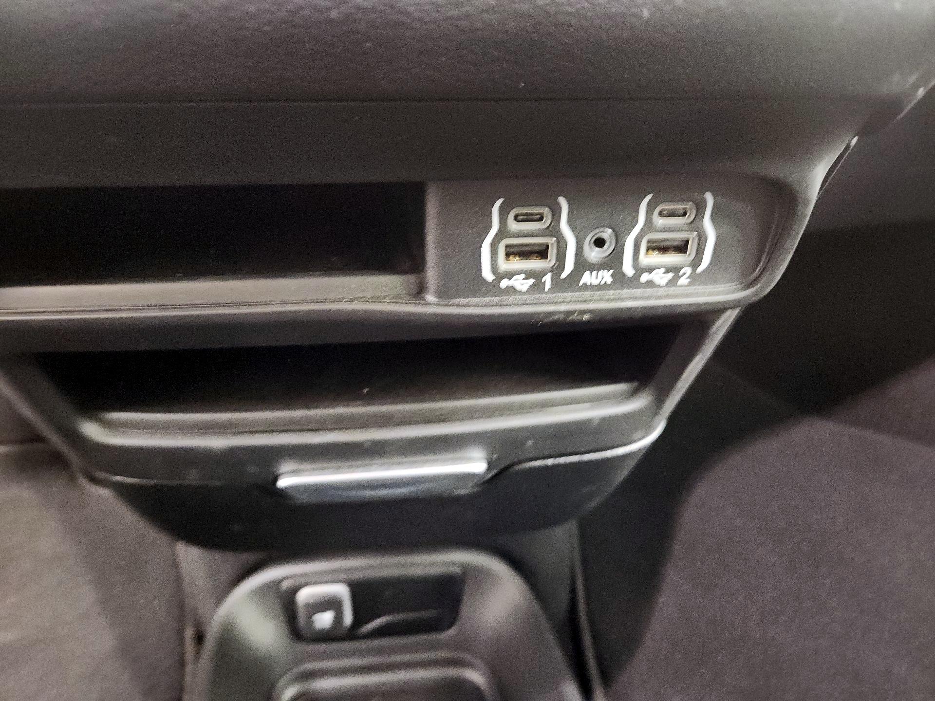 Thumbnail: 2025 Chrysler Voyager - 16