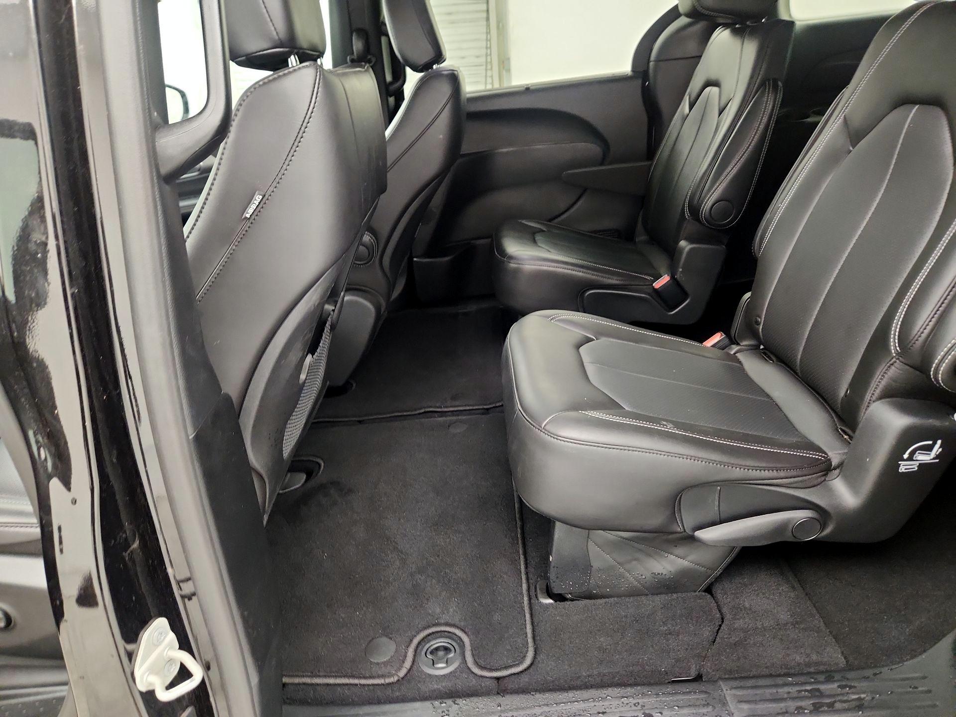 Thumbnail: 2025 Chrysler Voyager - 17