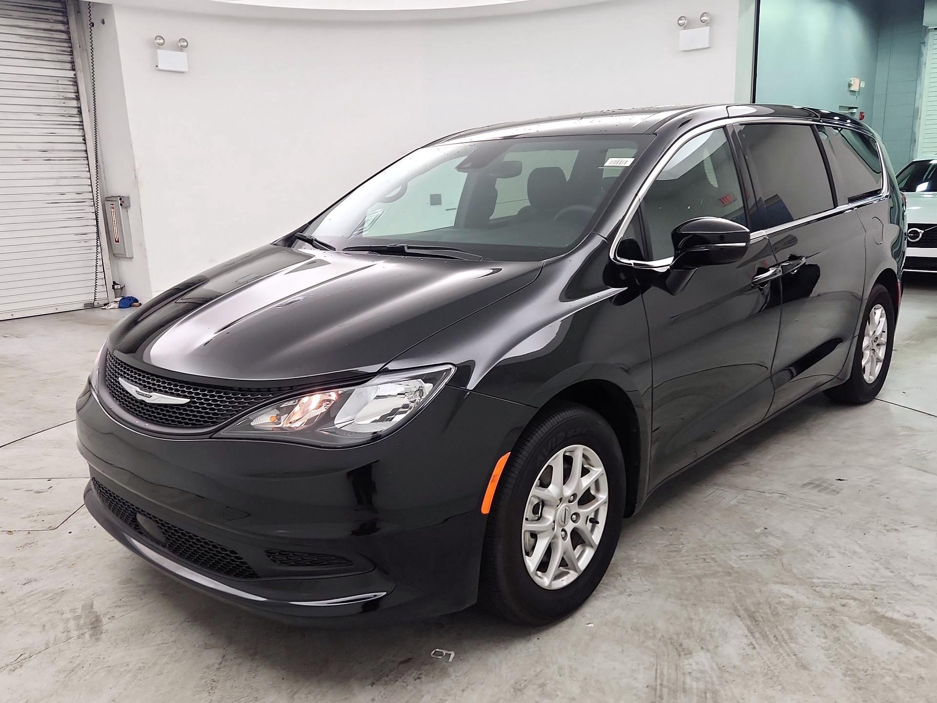 Thumbnail: 2025 Chrysler Voyager - 3