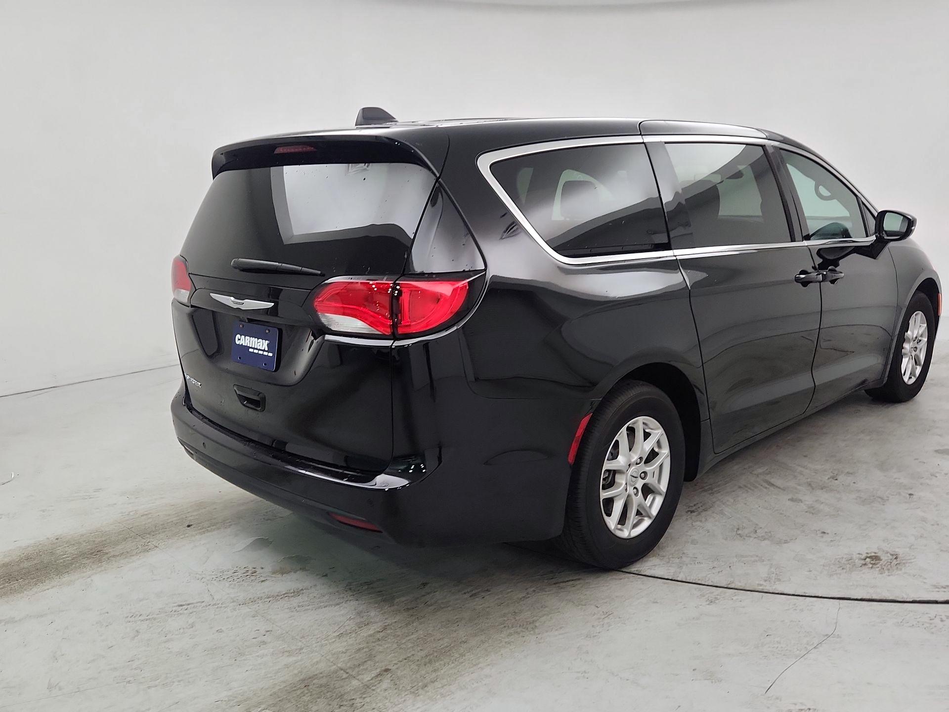 Thumbnail: 2025 Chrysler Voyager - 5