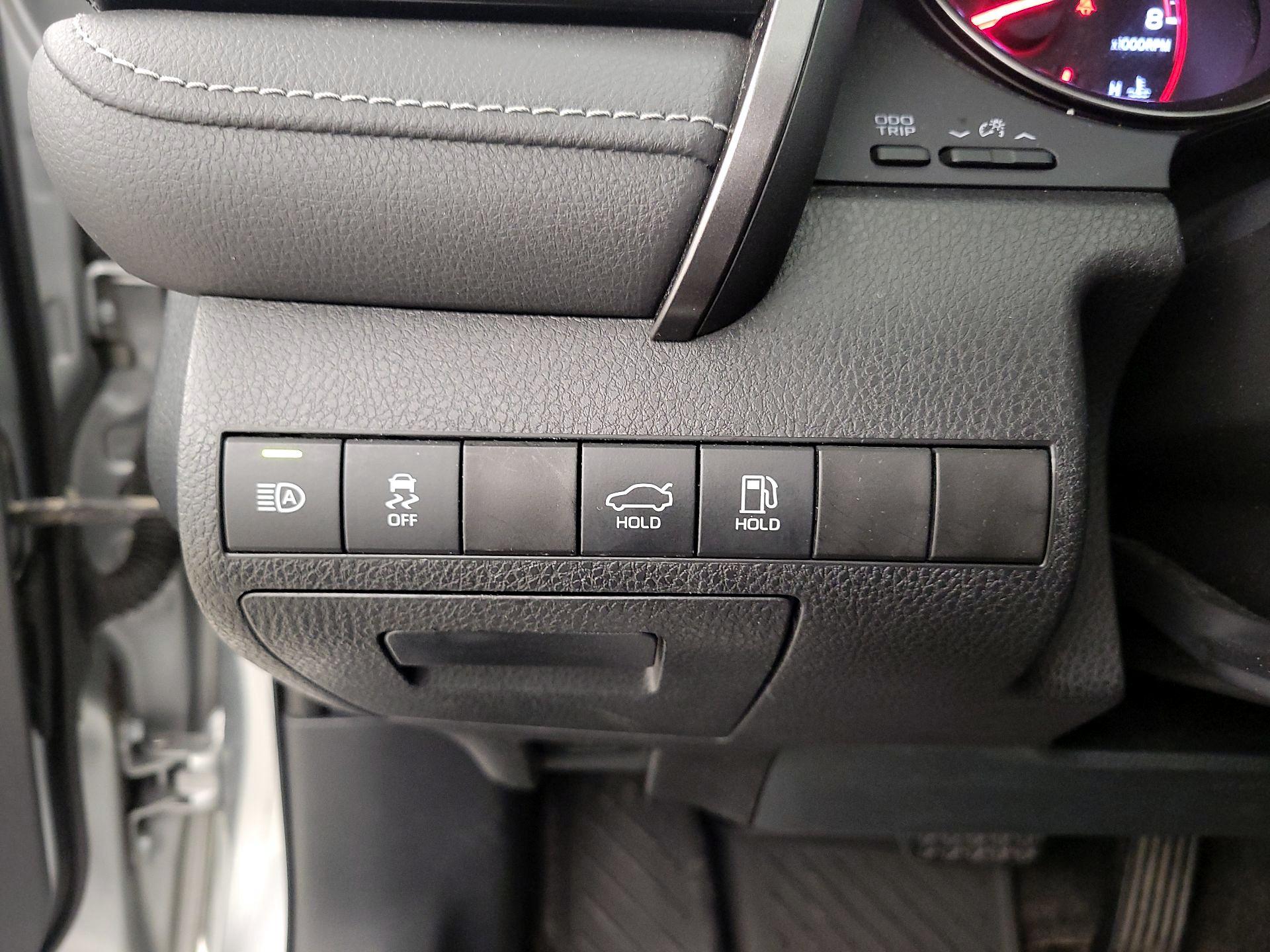 Thumbnail: 2022 Toyota Camry - 13