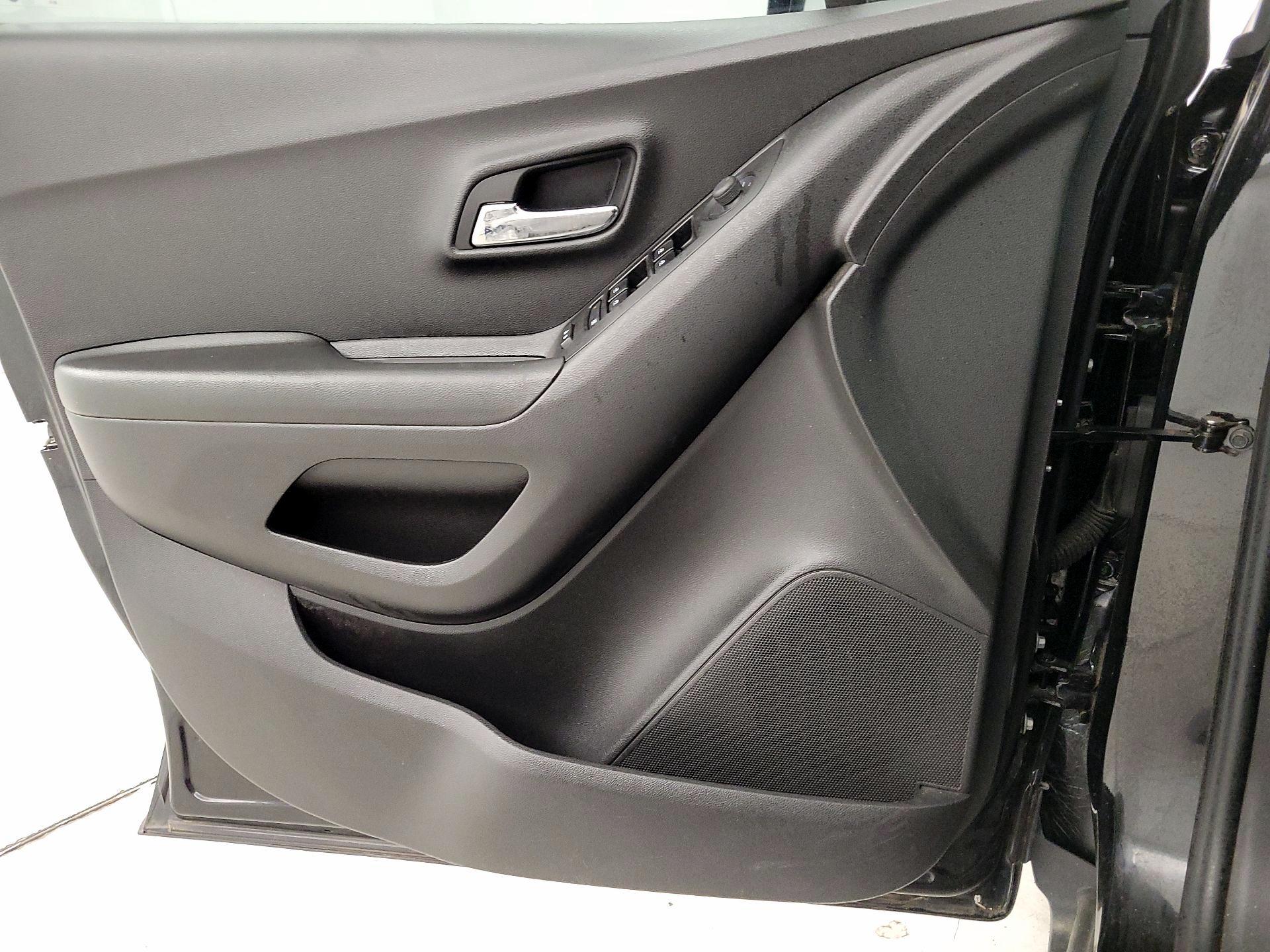 Thumbnail: 2022 Chevrolet Trax - 12