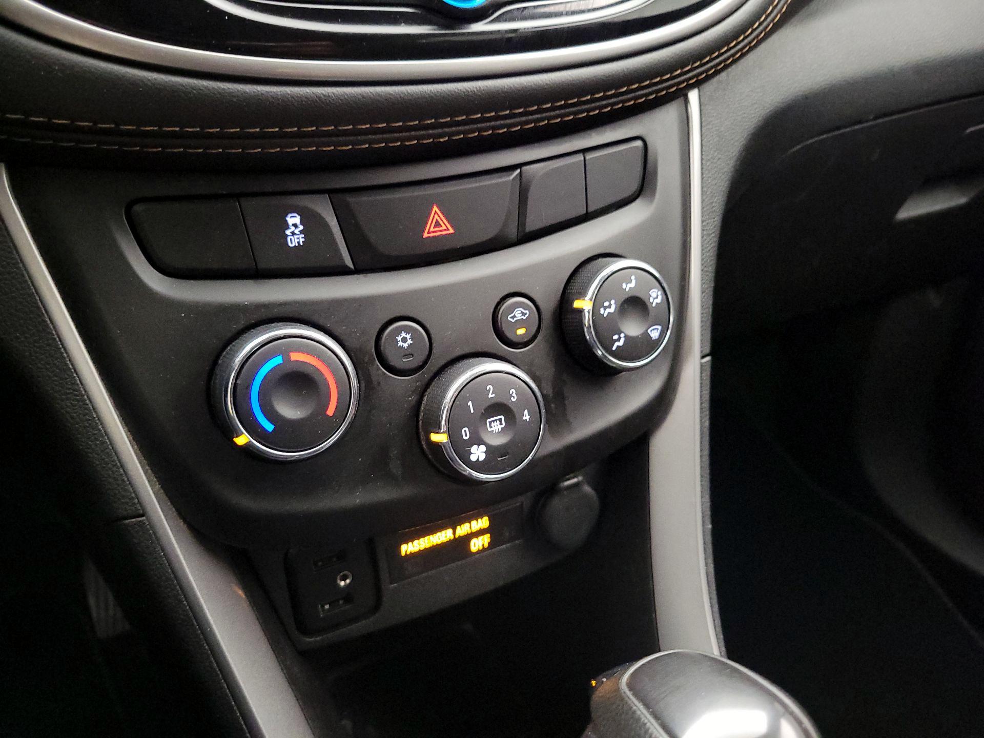 Thumbnail: 2022 Chevrolet Trax - 16