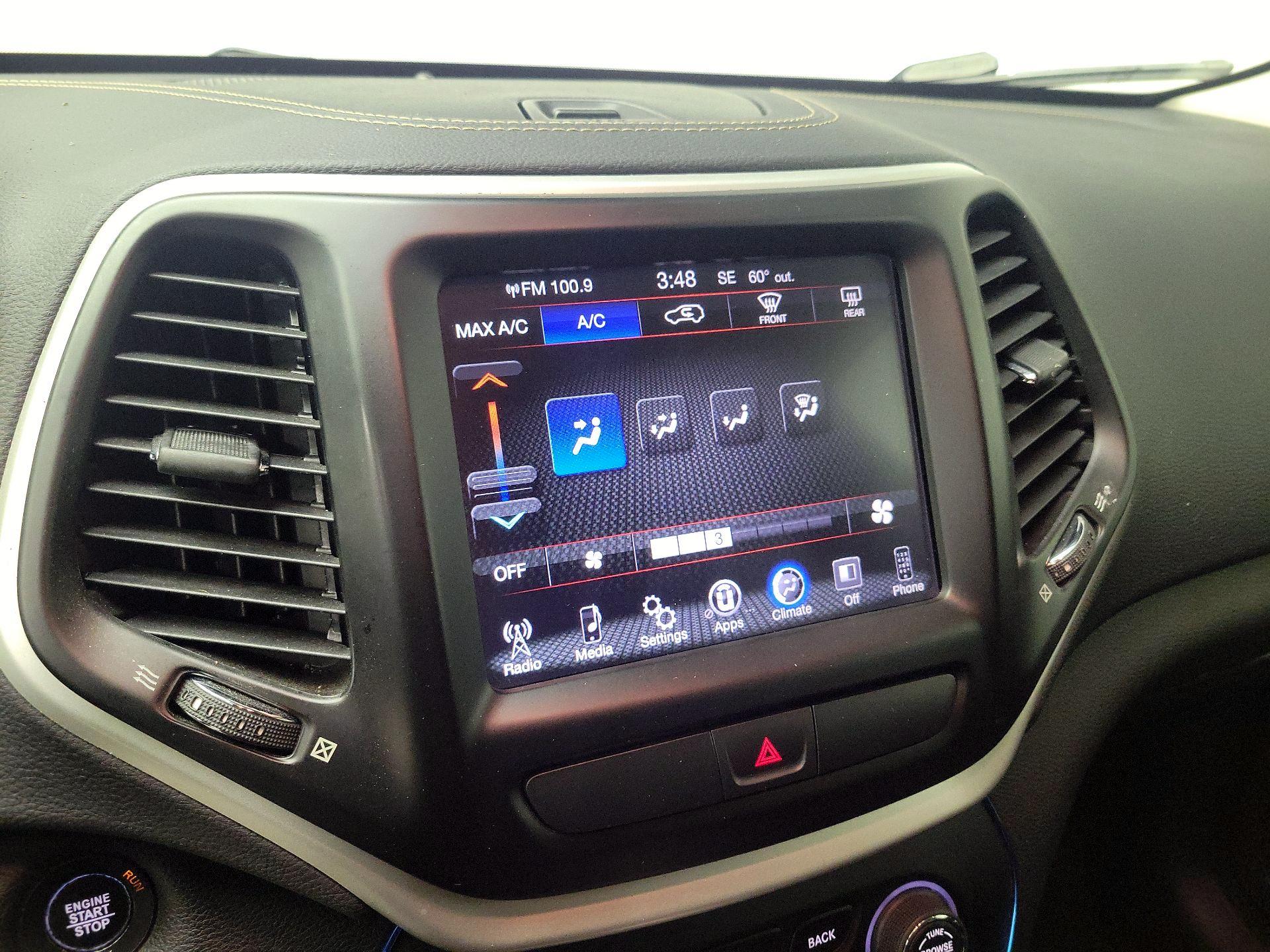 Thumbnail: 2018 Jeep Cherokee - 16