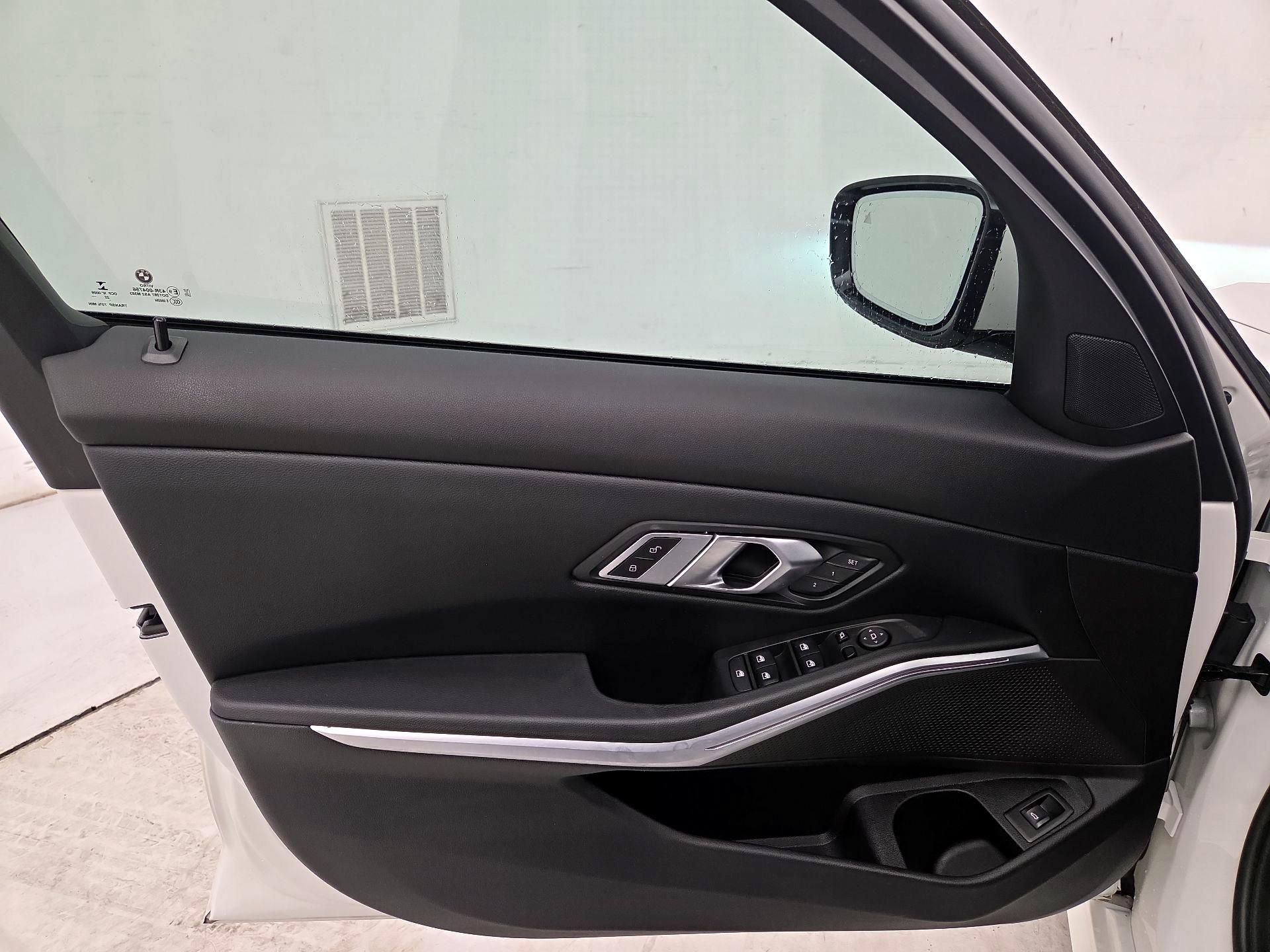 Thumbnail: 2023 BMW 3 Series - 12