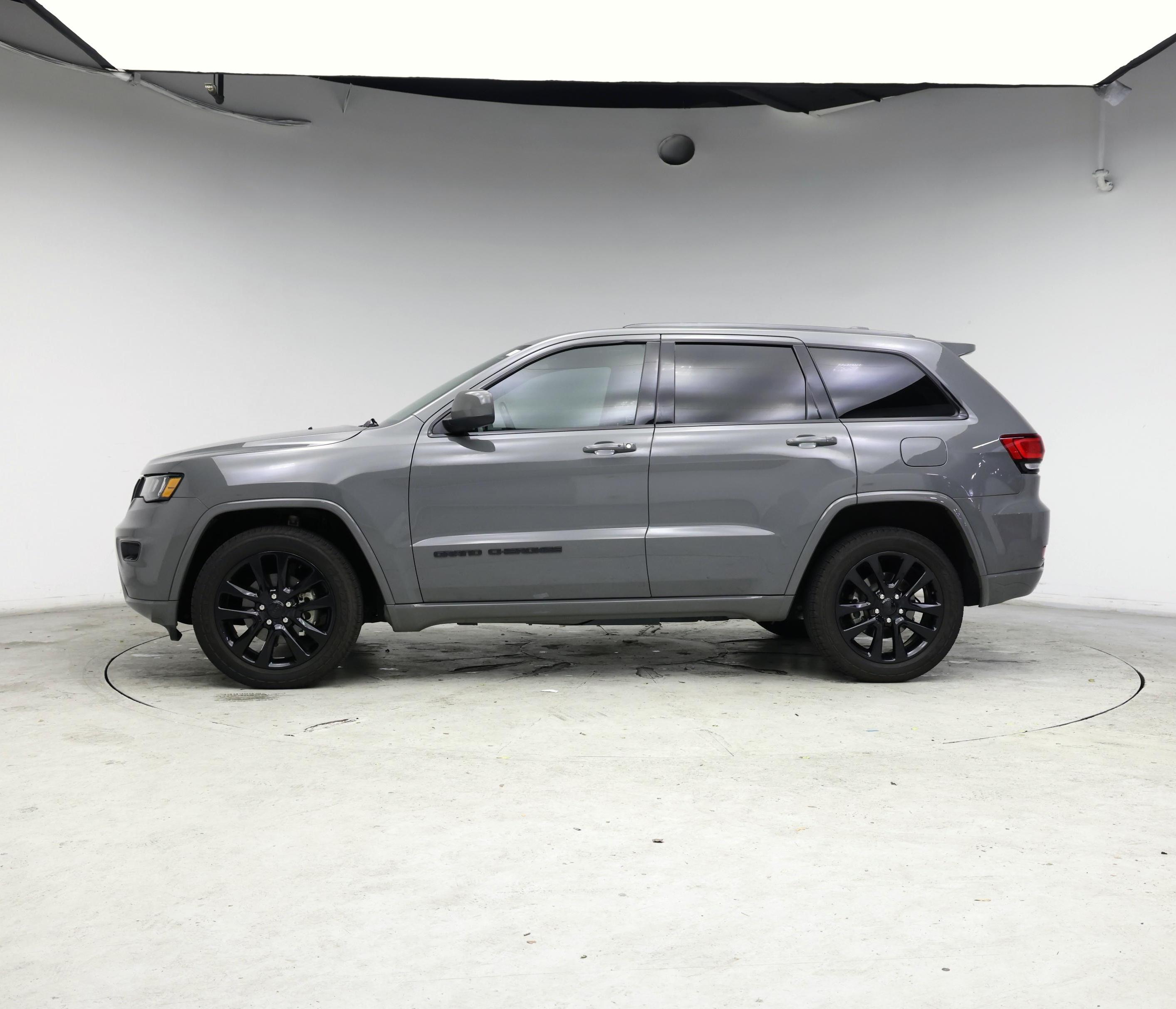 Thumbnail: 2019 Jeep Grand Cherokee - 3