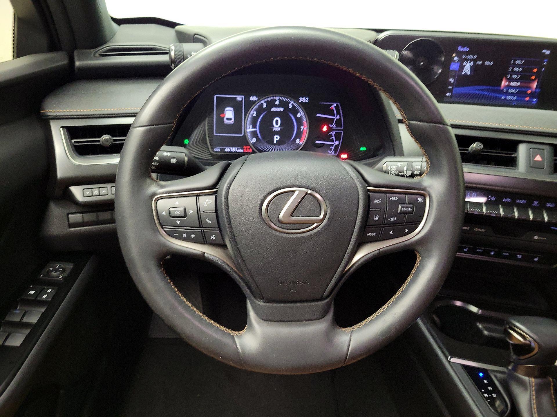 Thumbnail: 2021 Lexus UX - 10