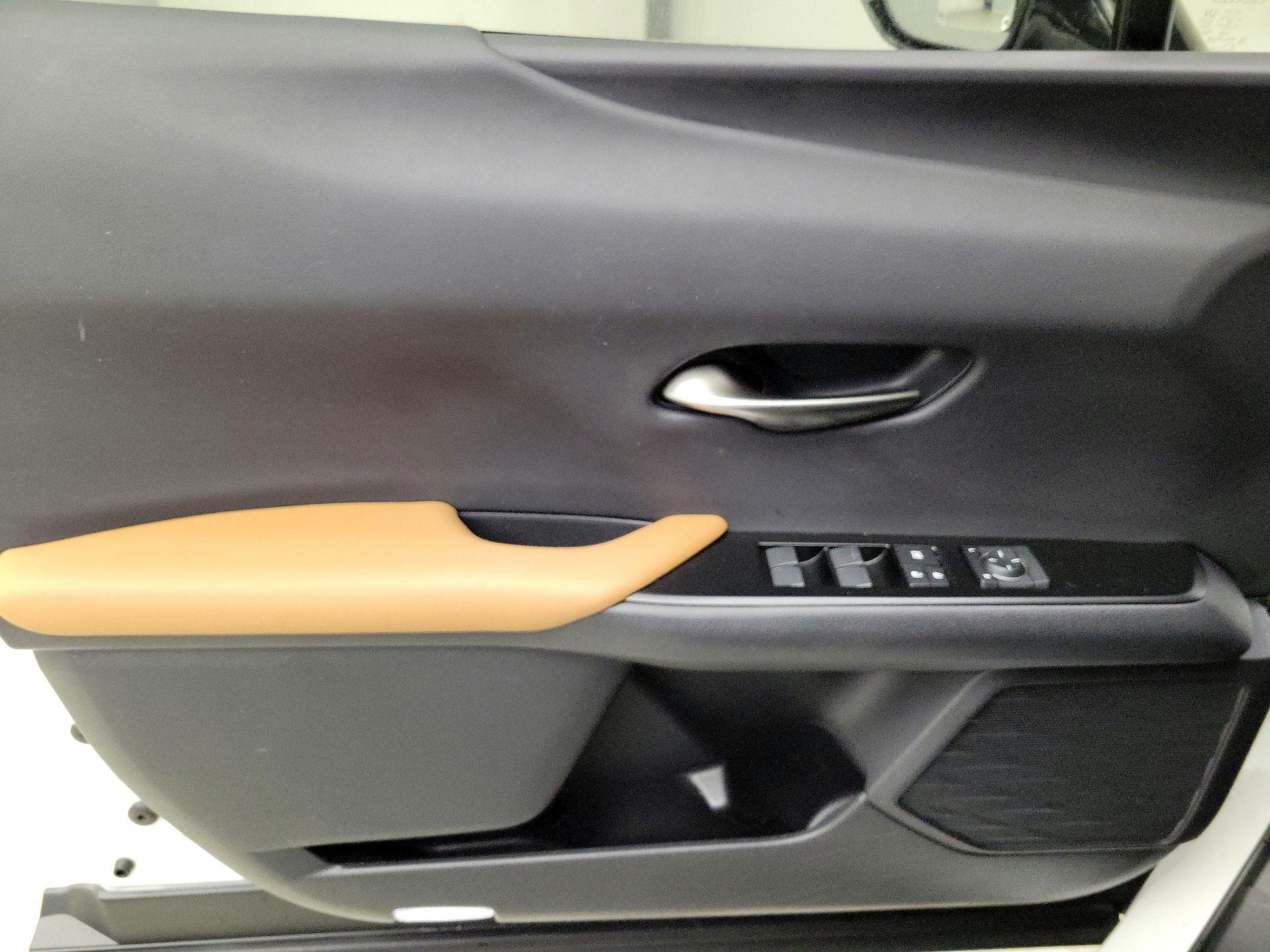 Thumbnail: 2021 Lexus UX - 12