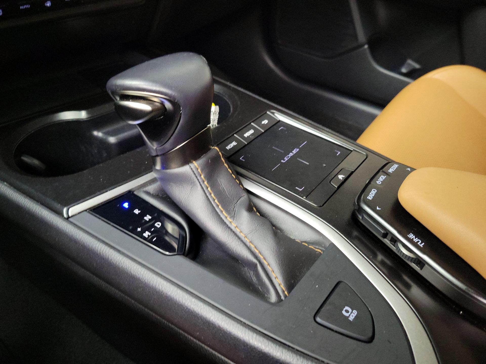 Thumbnail: 2021 Lexus UX - 17