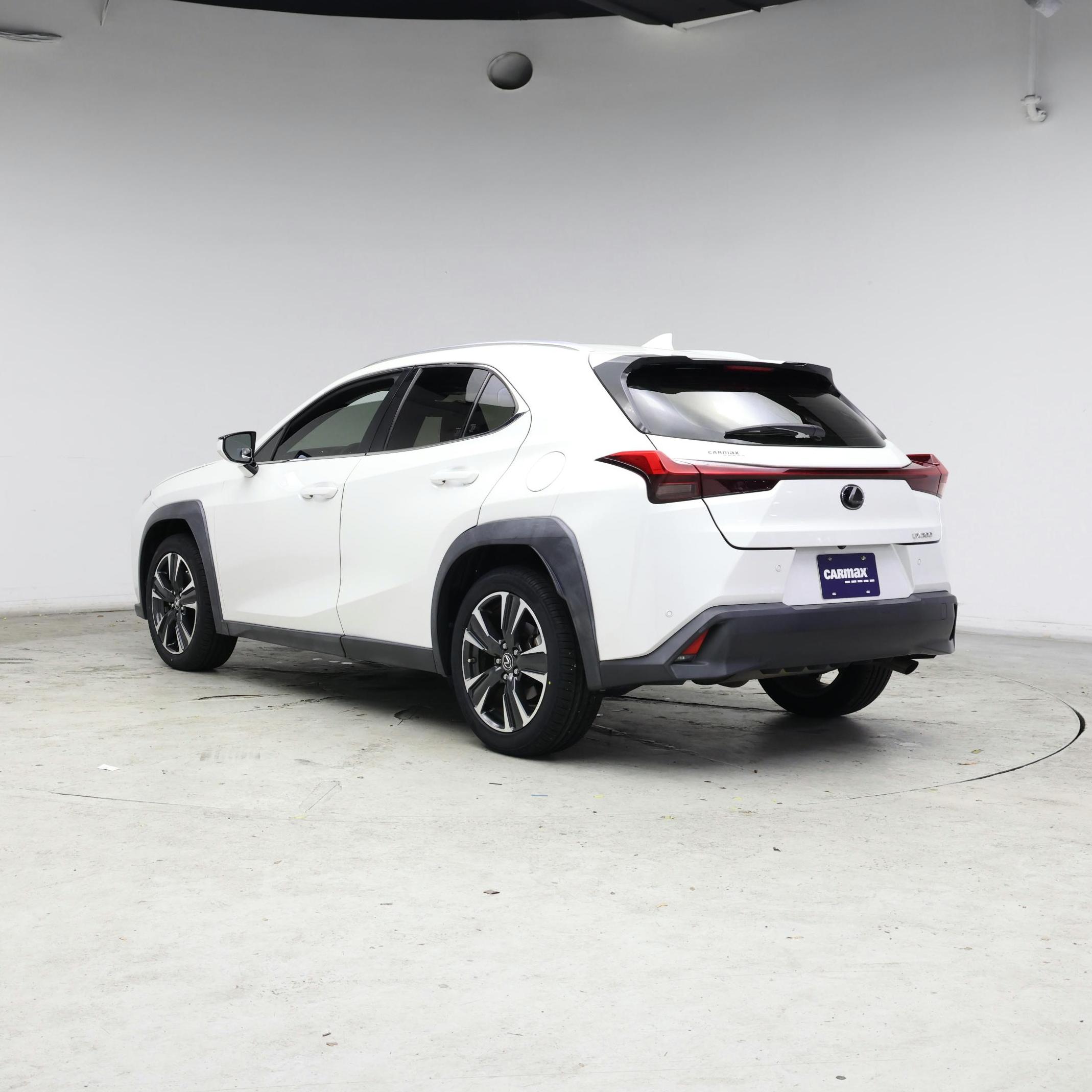 Thumbnail: 2021 Lexus UX - 2