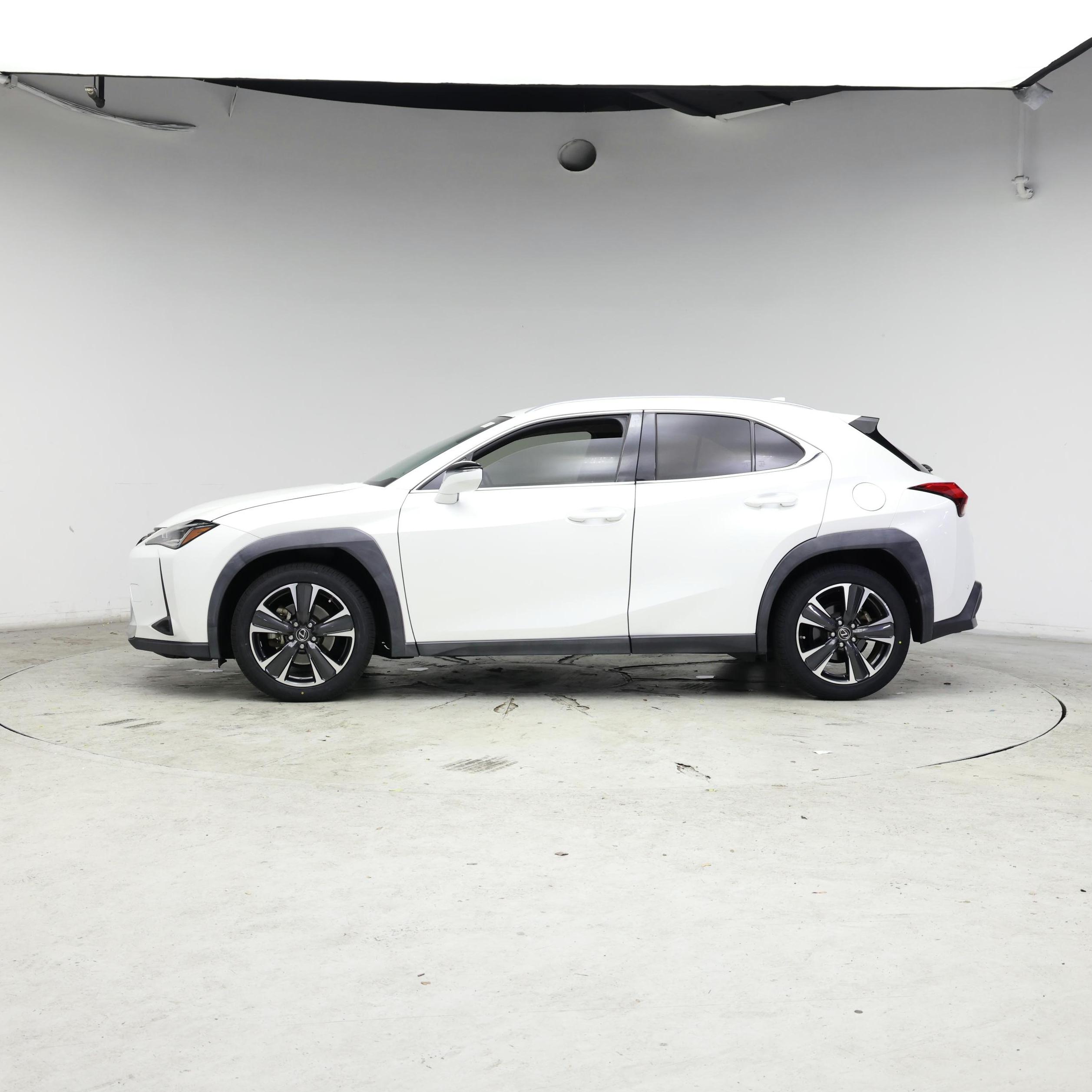Thumbnail: 2021 Lexus UX - 3