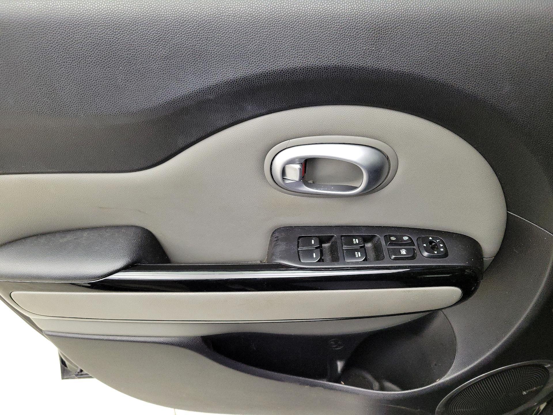 Thumbnail: 2015 Kia Soul - 12