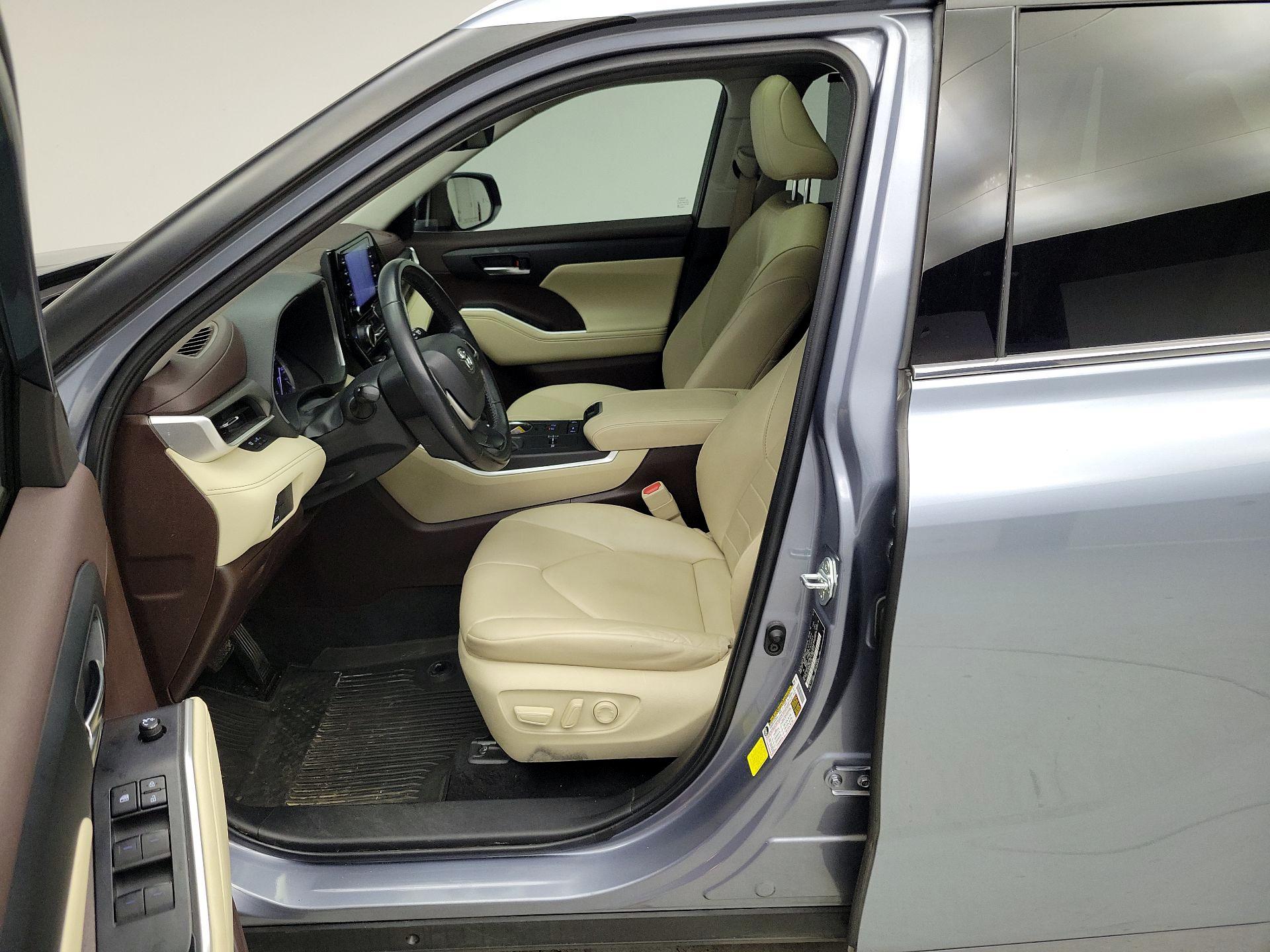 Thumbnail: 2022 Toyota Highlander - 11