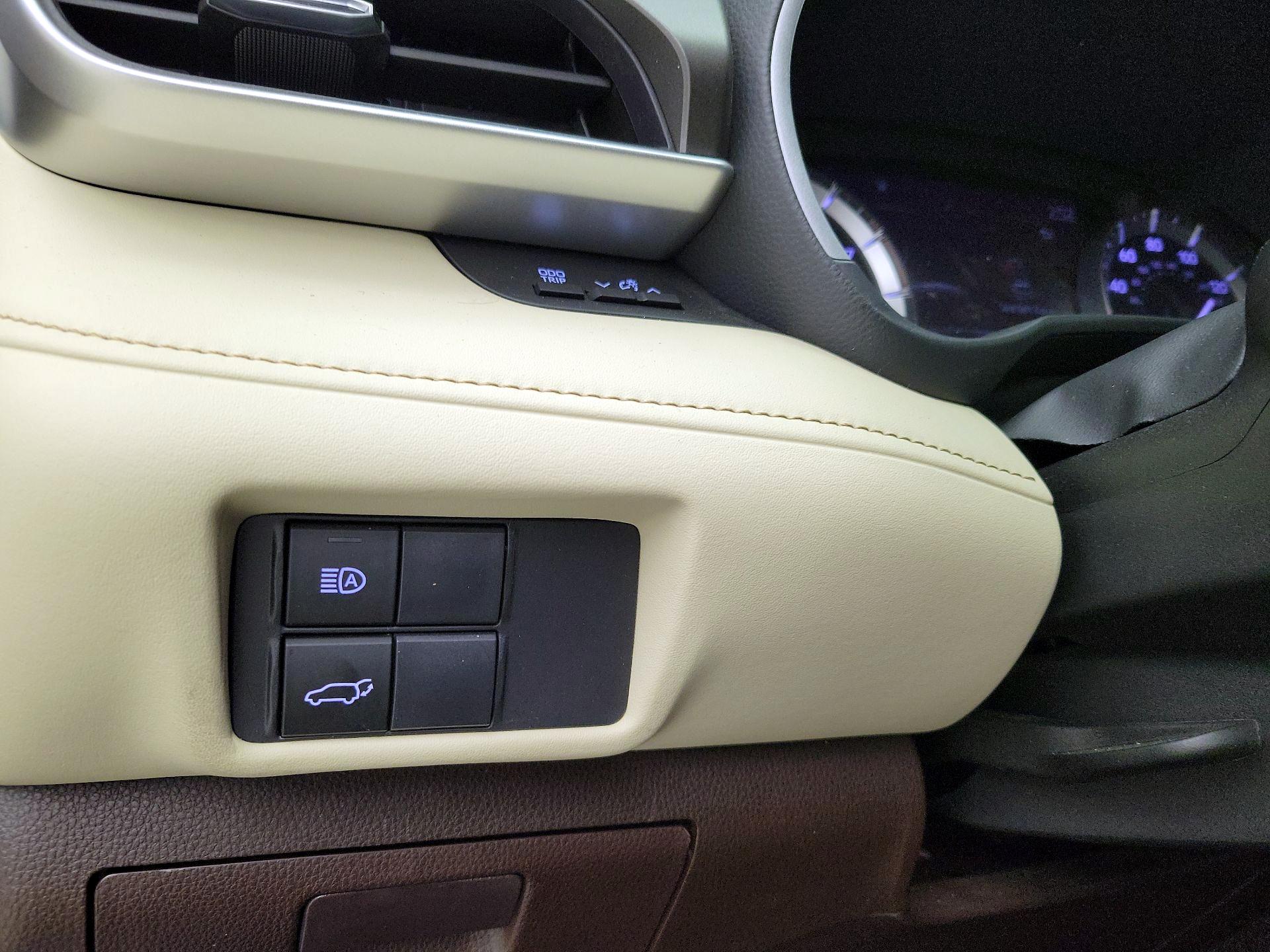 Thumbnail: 2022 Toyota Highlander - 13