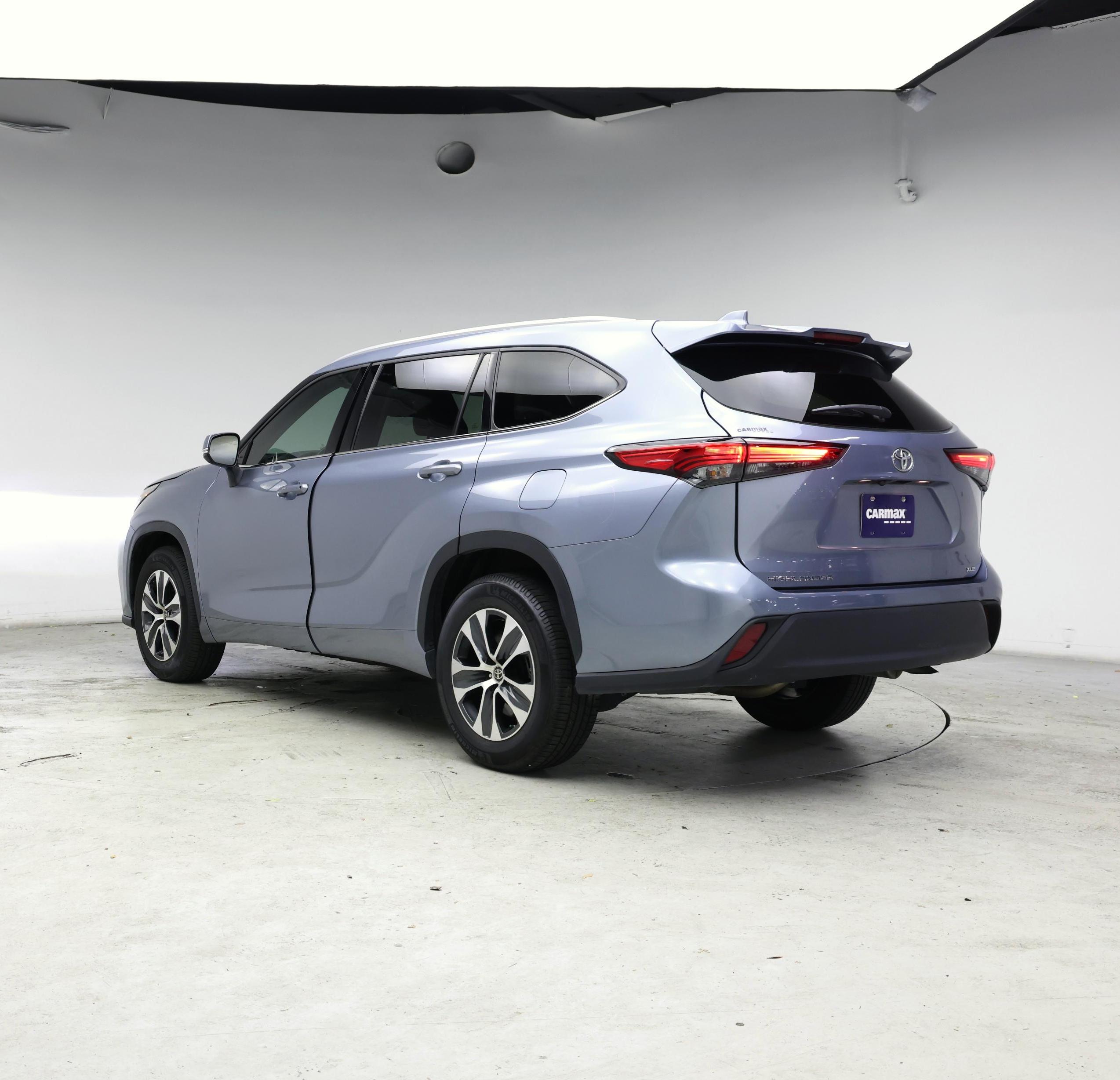 Thumbnail: 2022 Toyota Highlander - 2