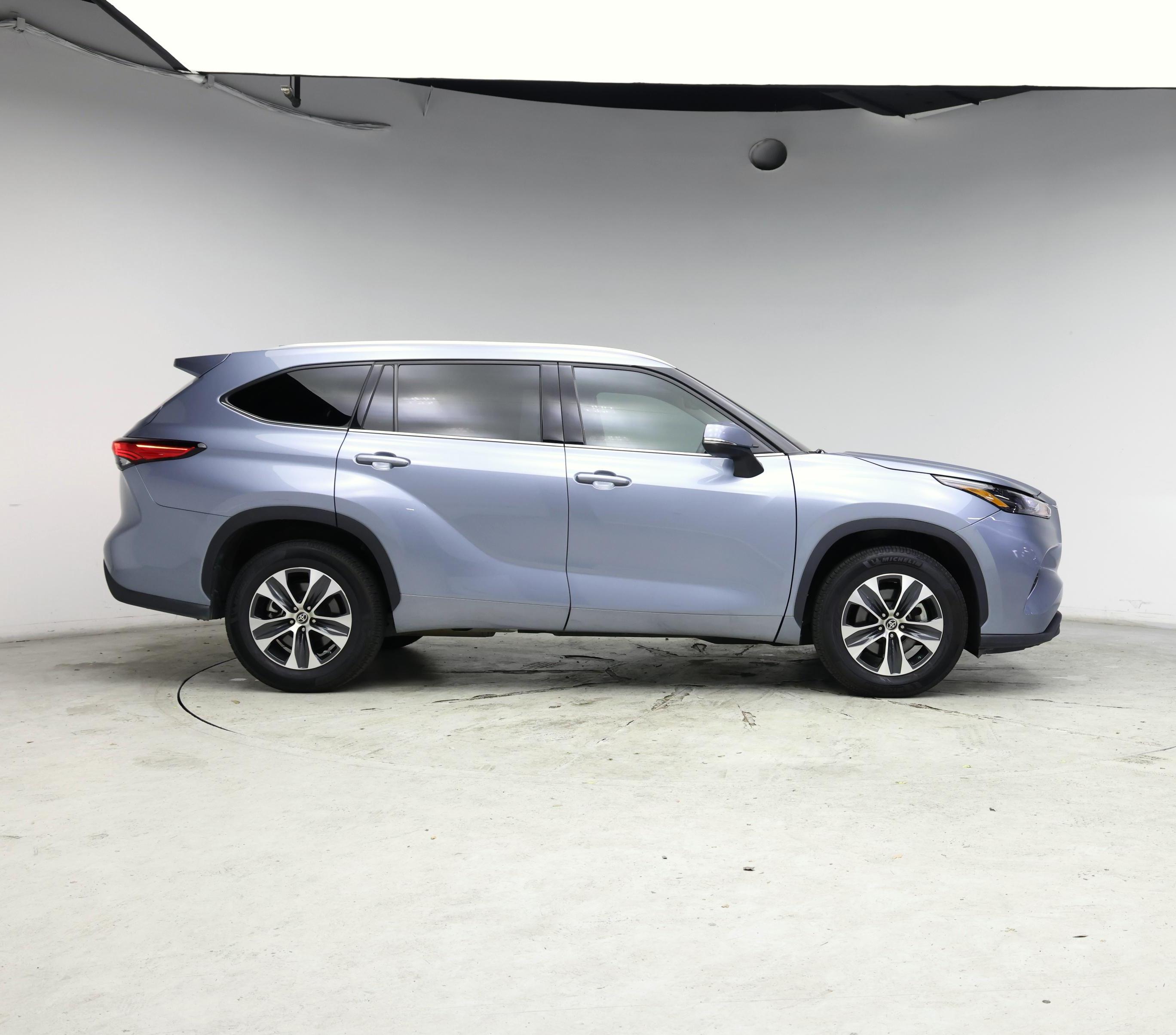 Thumbnail: 2022 Toyota Highlander - 7