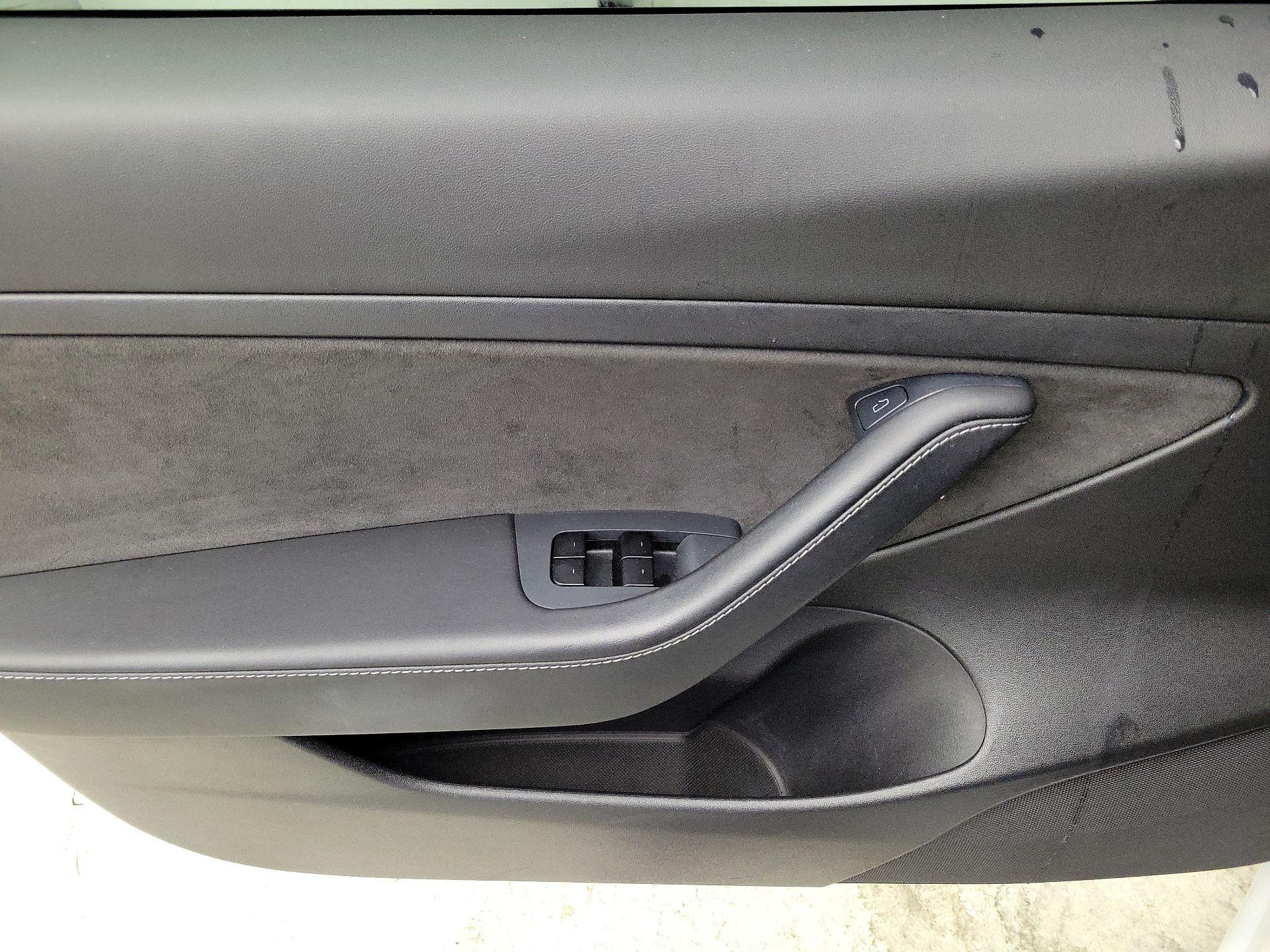 Thumbnail: 2021 Tesla Model 3 - 12