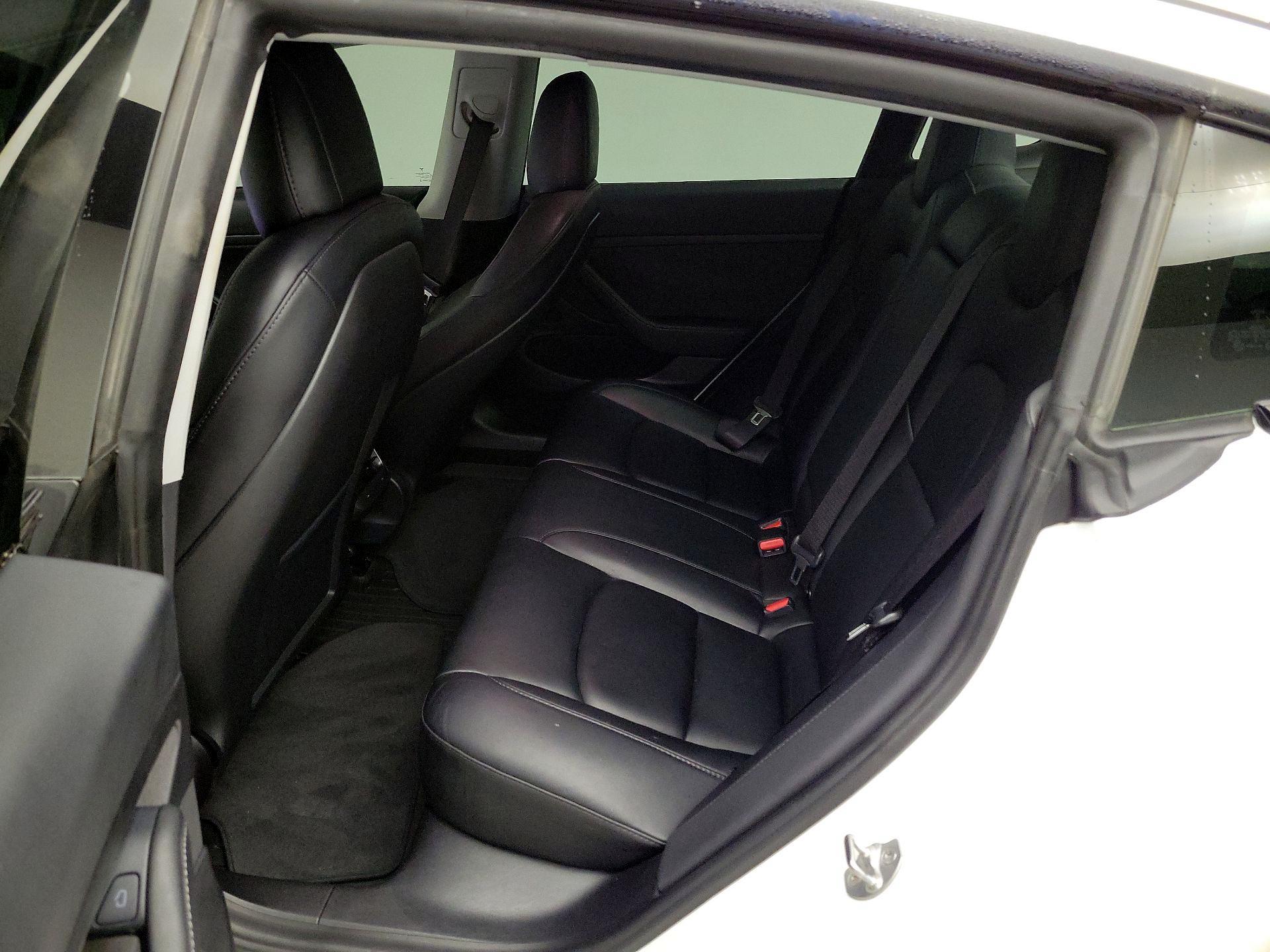 Thumbnail: 2021 Tesla Model 3 - 19