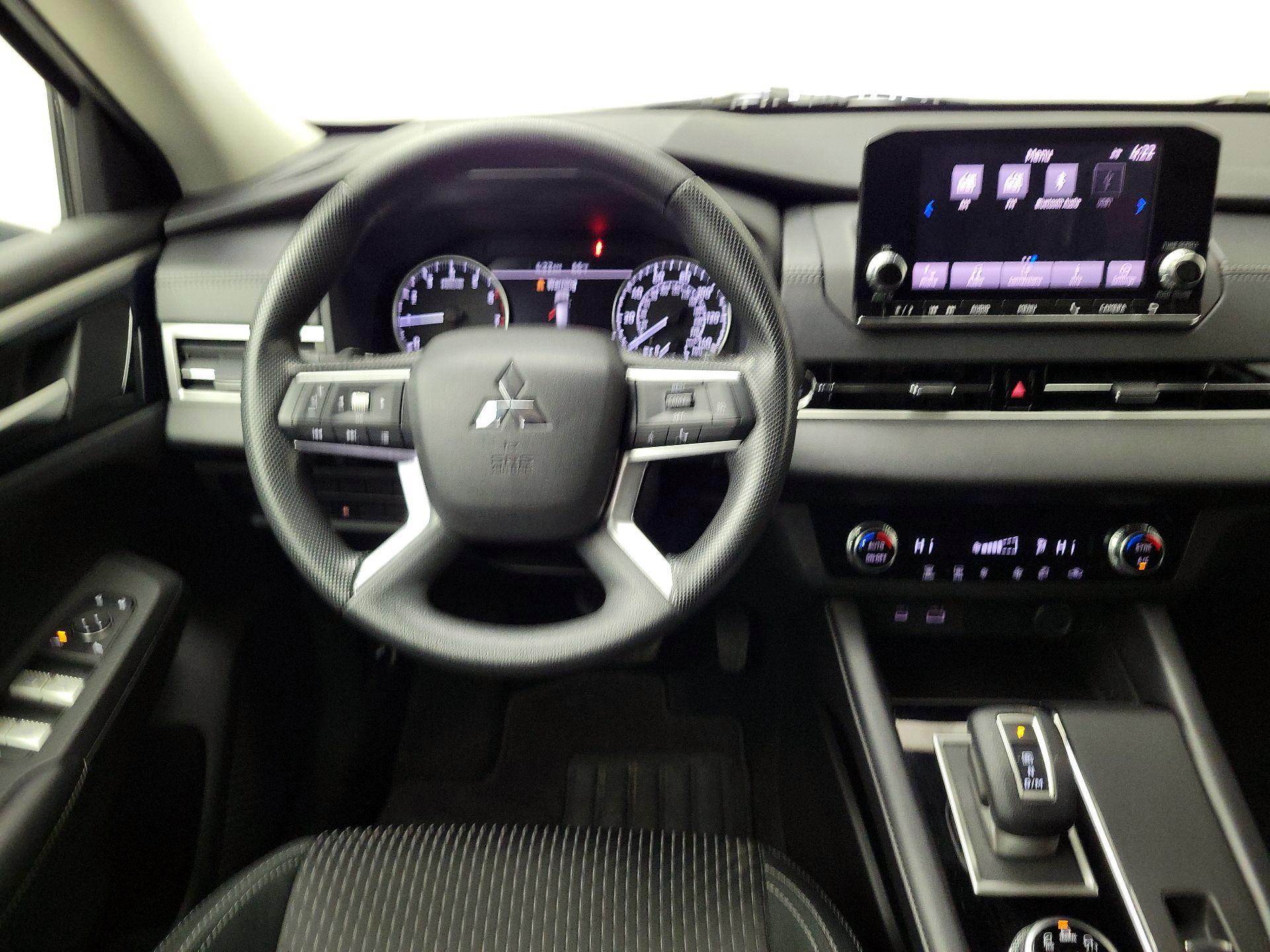 Thumbnail: 2022 Mitsubishi Outlander - 10