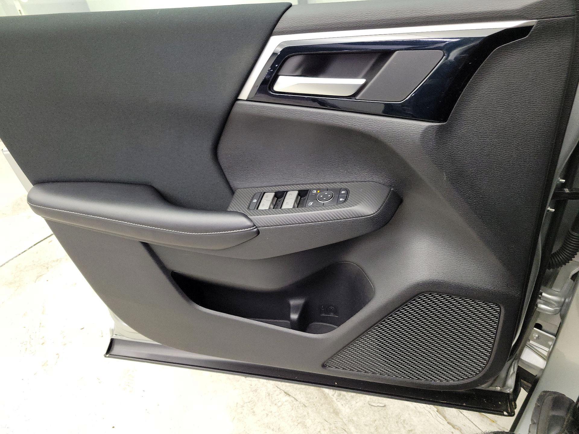 Thumbnail: 2022 Mitsubishi Outlander - 12