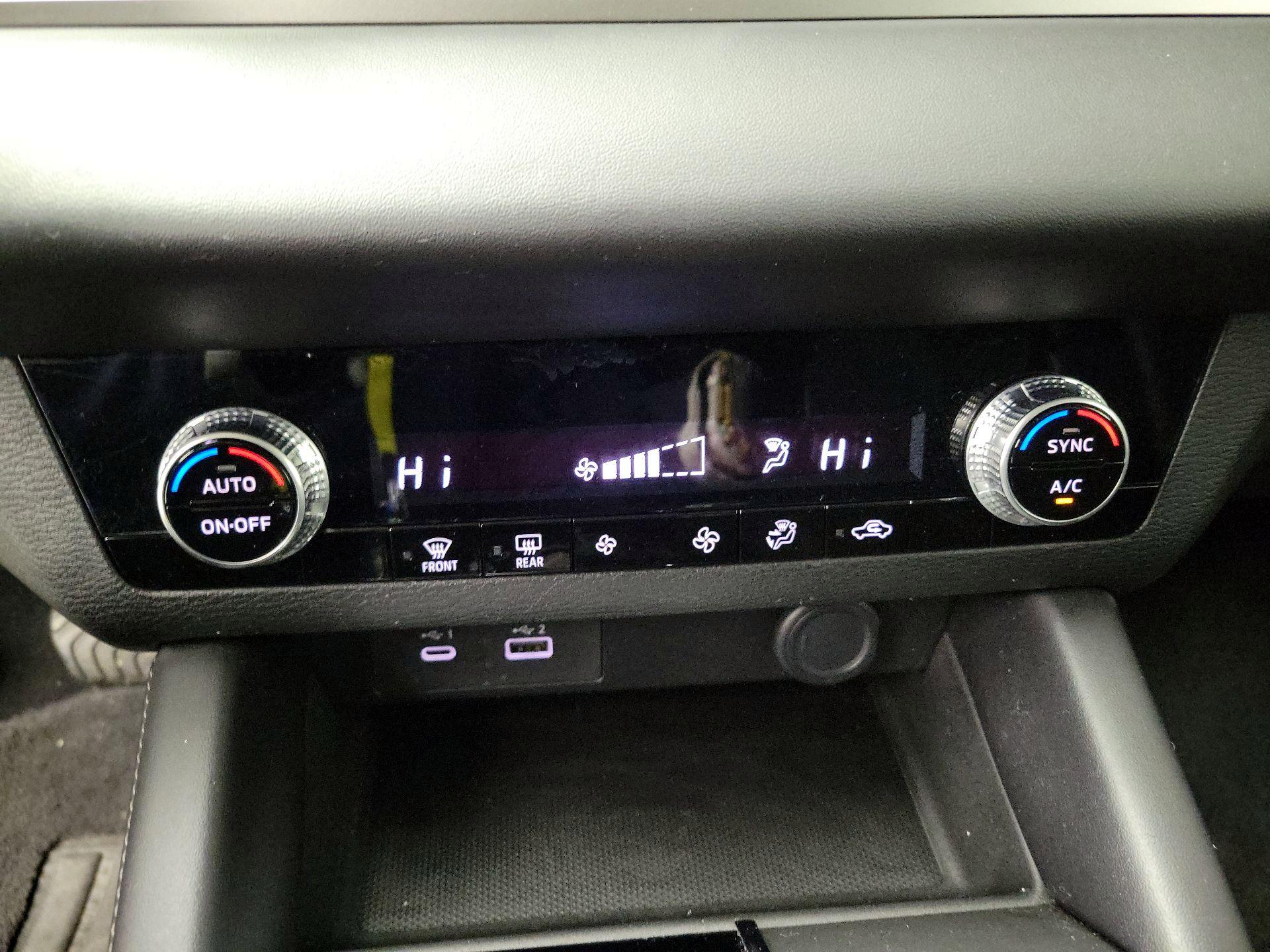 Thumbnail: 2022 Mitsubishi Outlander - 16