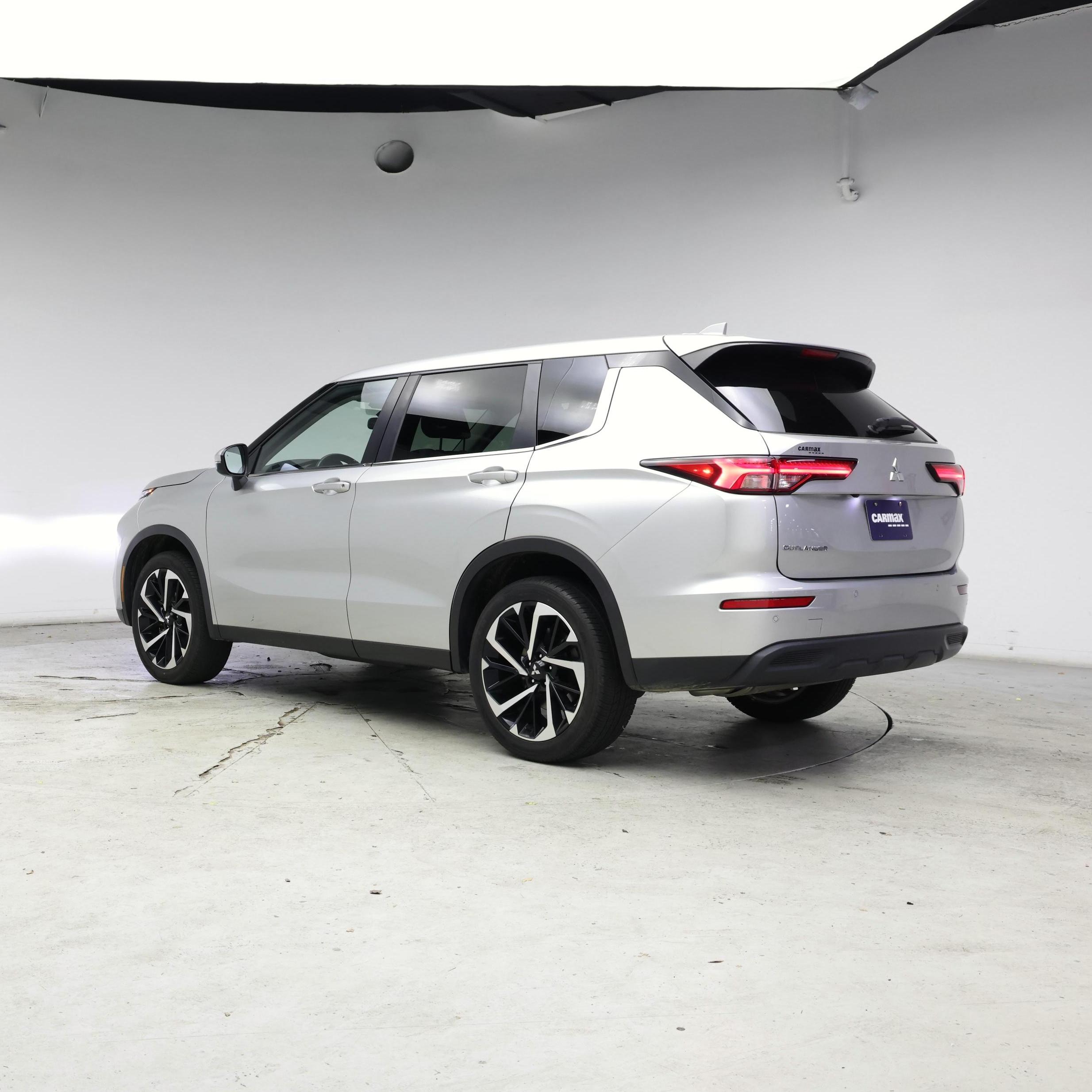 Thumbnail: 2022 Mitsubishi Outlander - 2