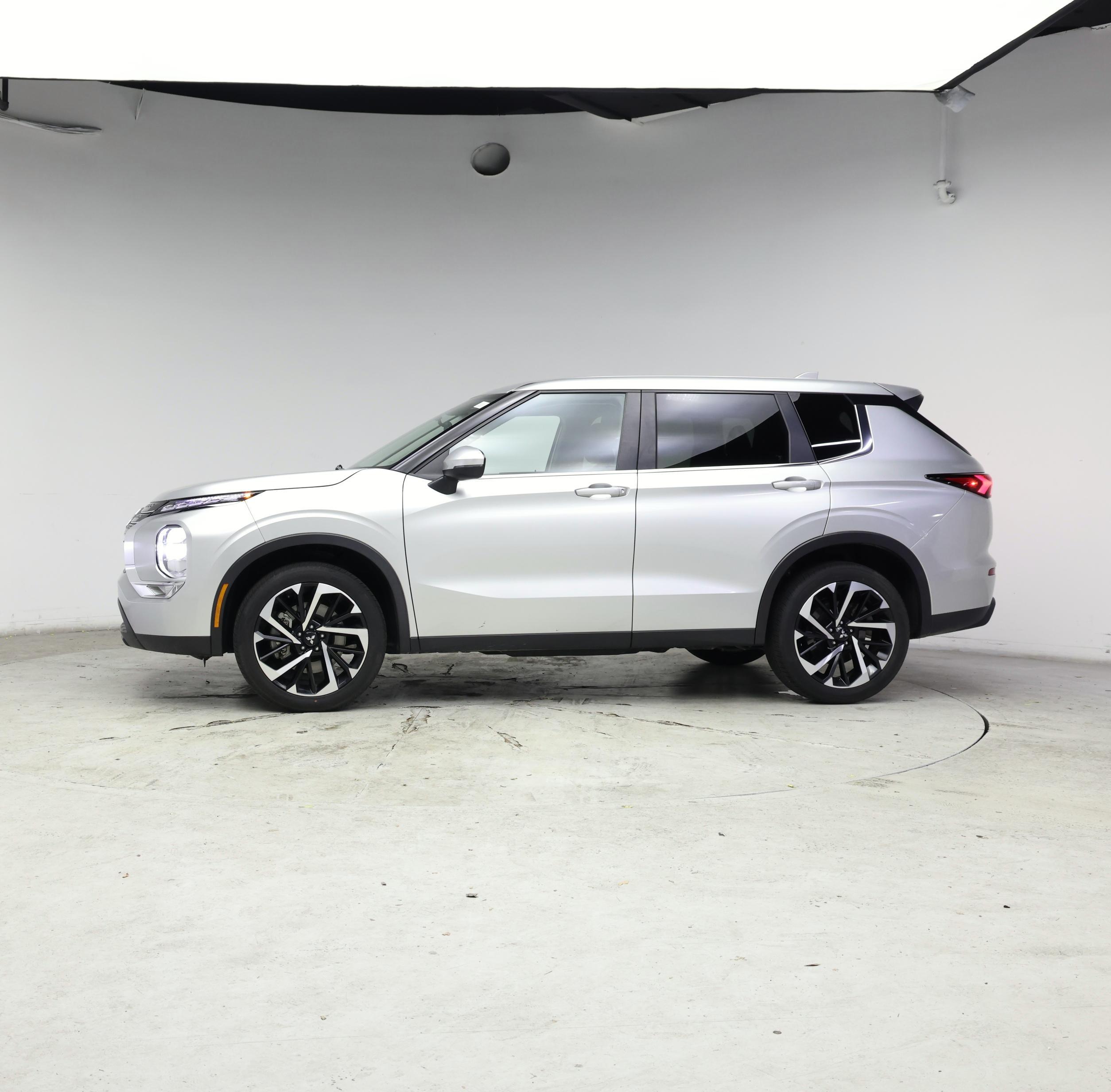 Thumbnail: 2022 Mitsubishi Outlander - 3