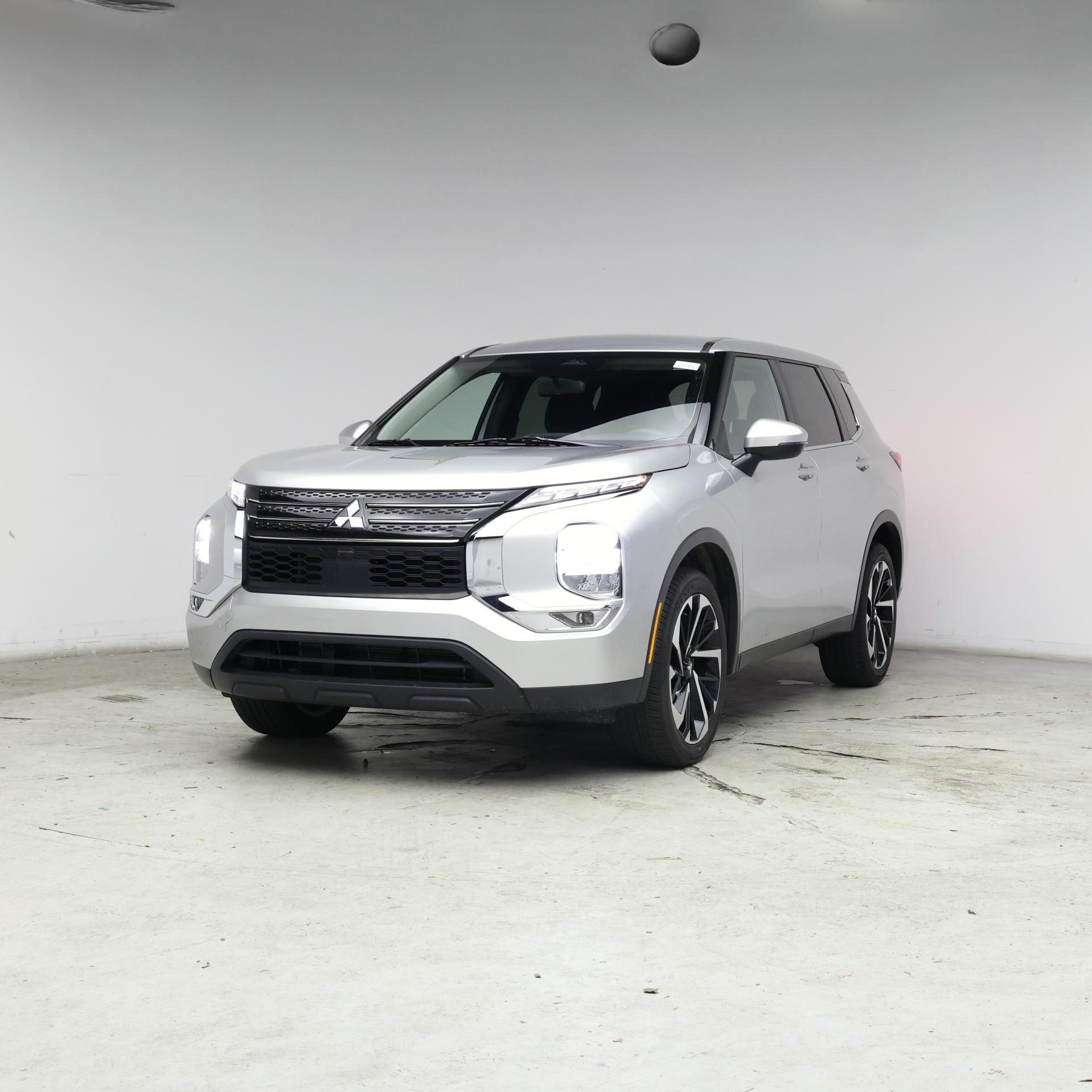 Thumbnail: 2022 Mitsubishi Outlander - 4