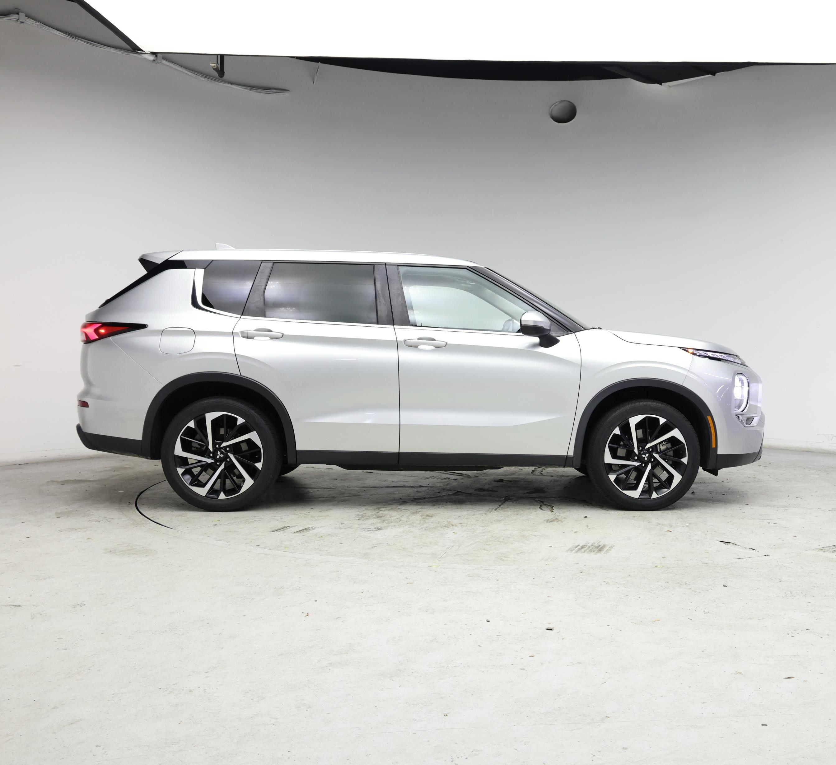 Thumbnail: 2022 Mitsubishi Outlander - 7