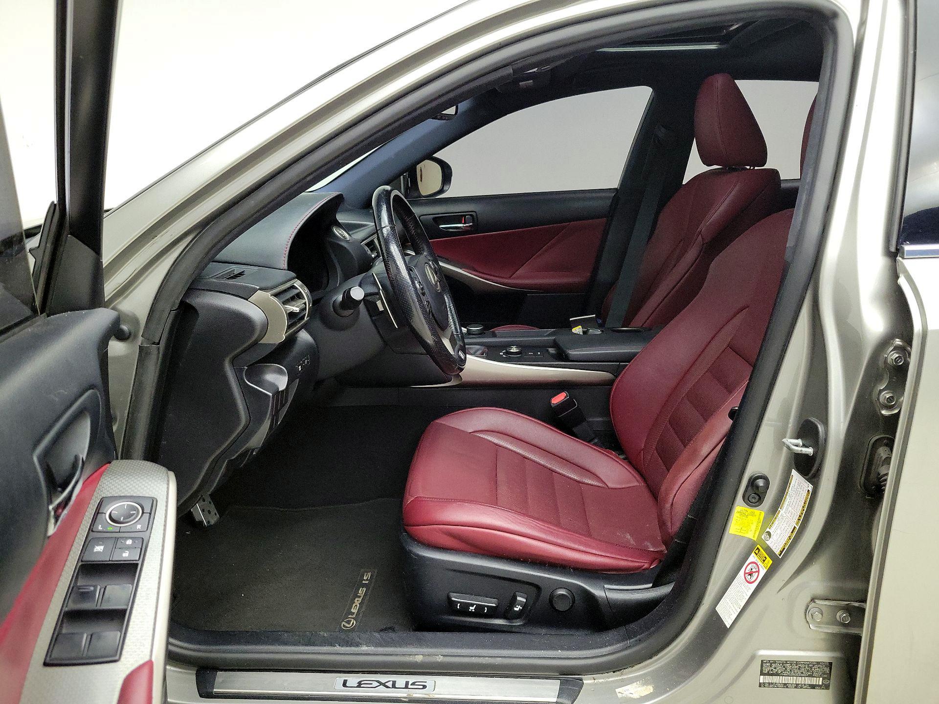 Thumbnail: 2016 Lexus IS - 11