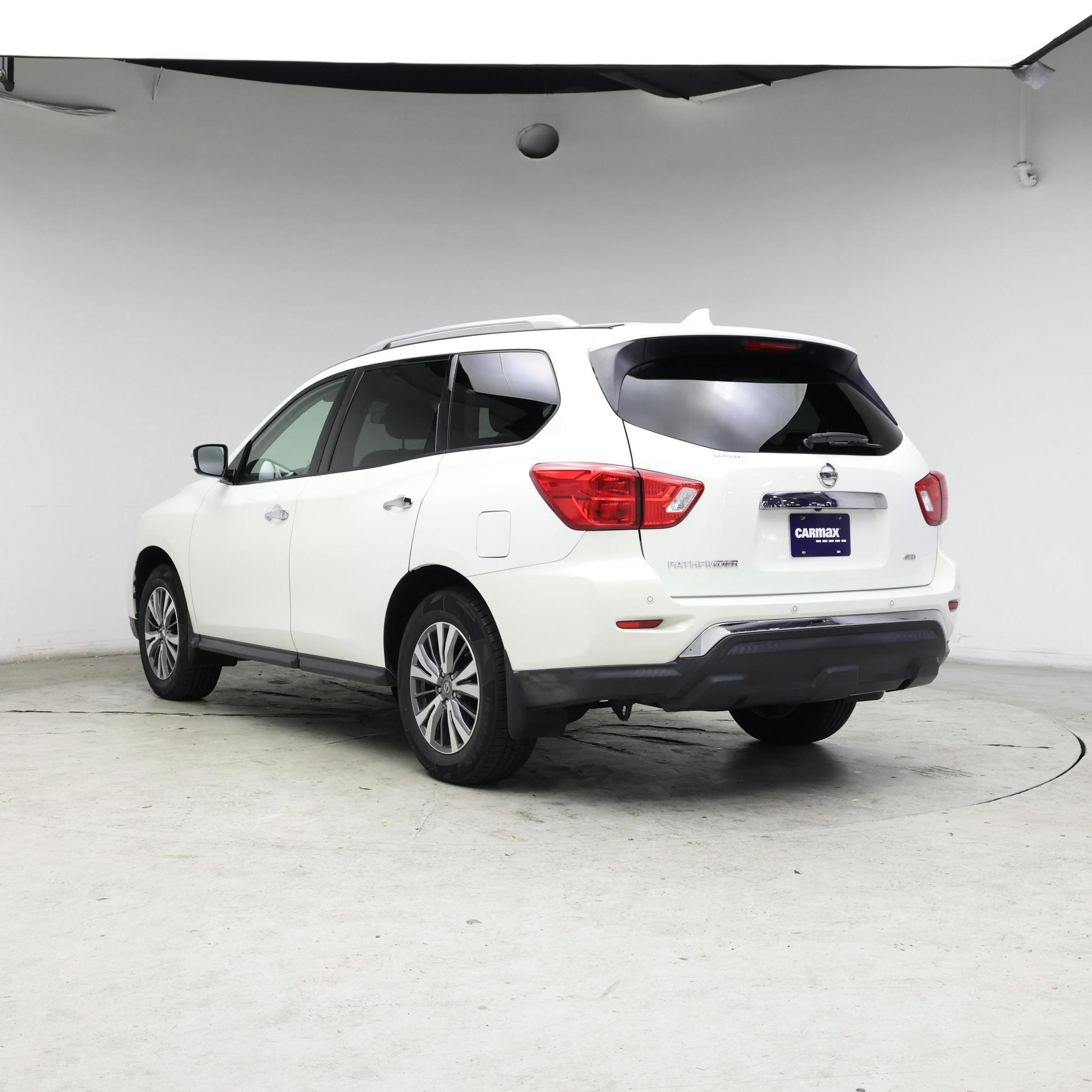 Thumbnail: 2019 Nissan Pathfinder - 2