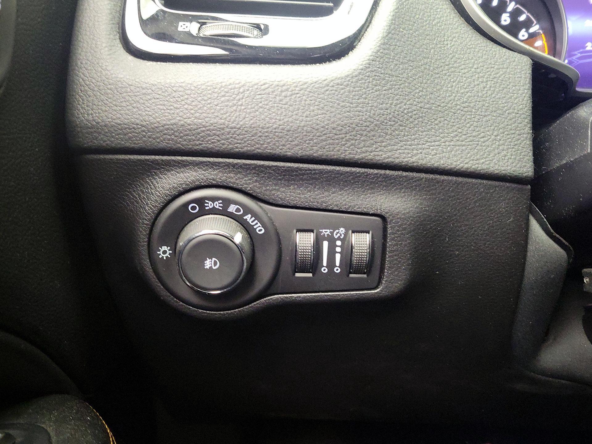 Thumbnail: 2021 Jeep Compass - 13