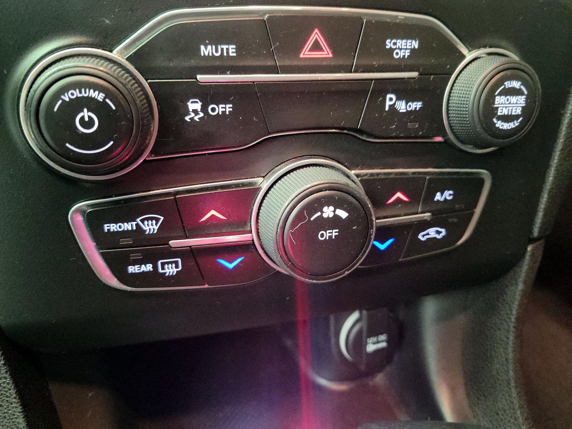 Thumbnail: 2017 Dodge Charger - 15