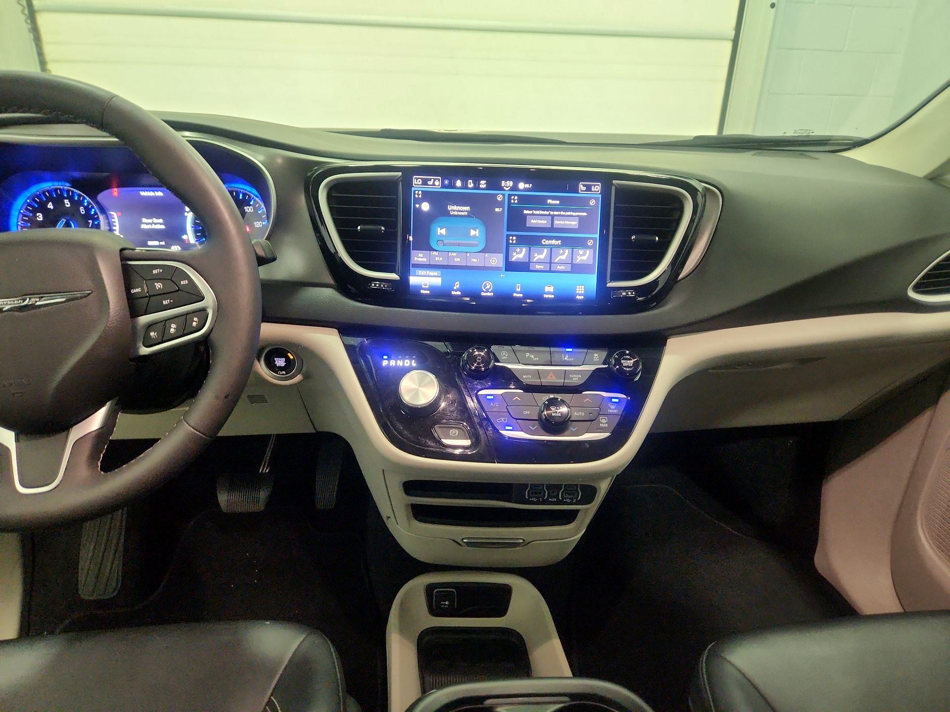 Thumbnail: 2024 Chrysler Pacifica - 9