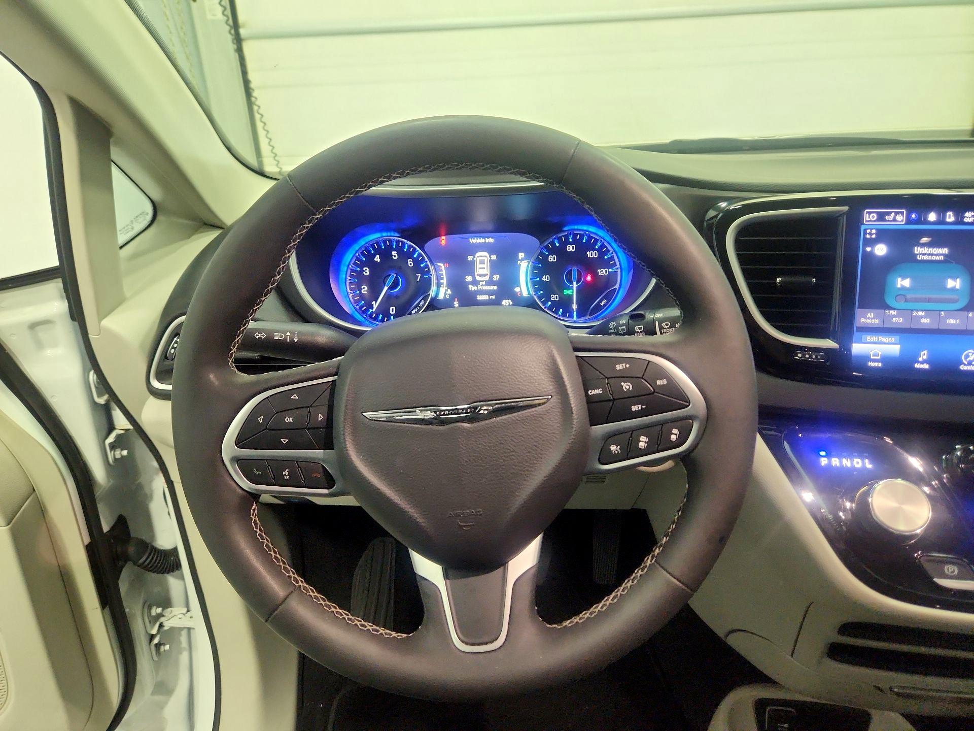 Thumbnail: 2024 Chrysler Pacifica - 10