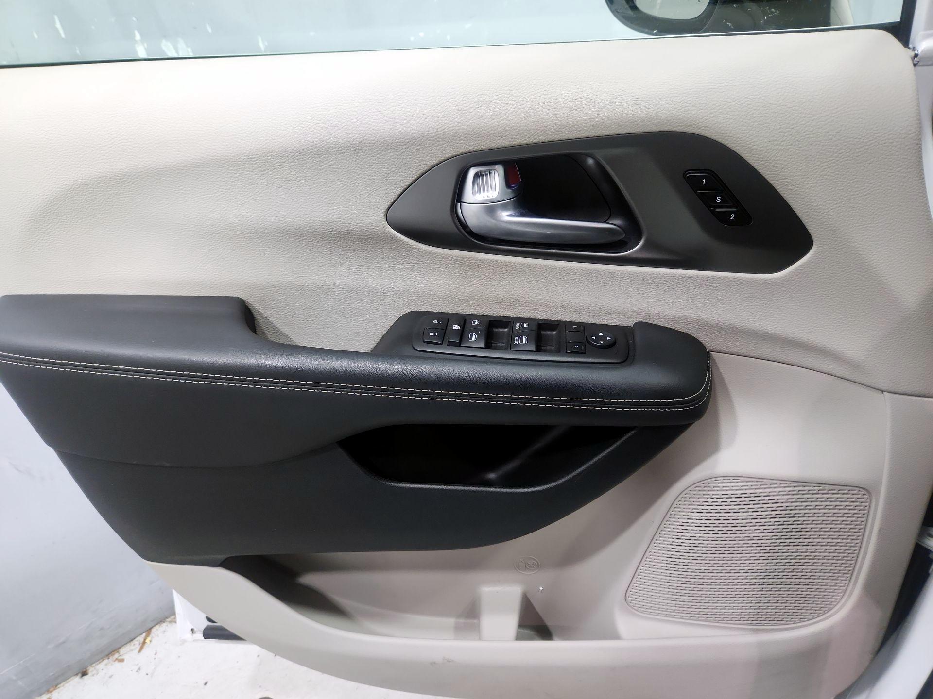 Thumbnail: 2024 Chrysler Pacifica - 12