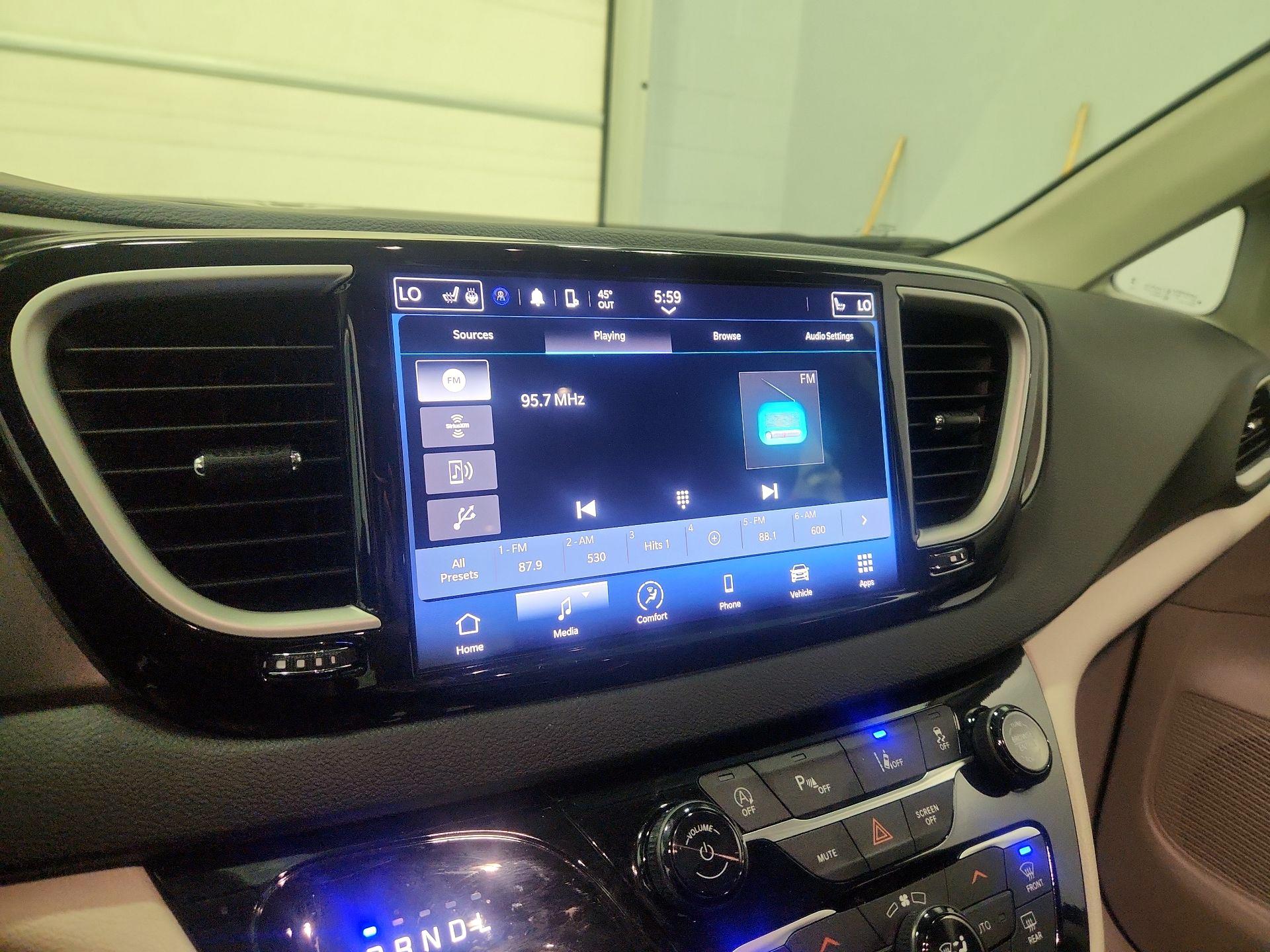 Thumbnail: 2024 Chrysler Pacifica - 15