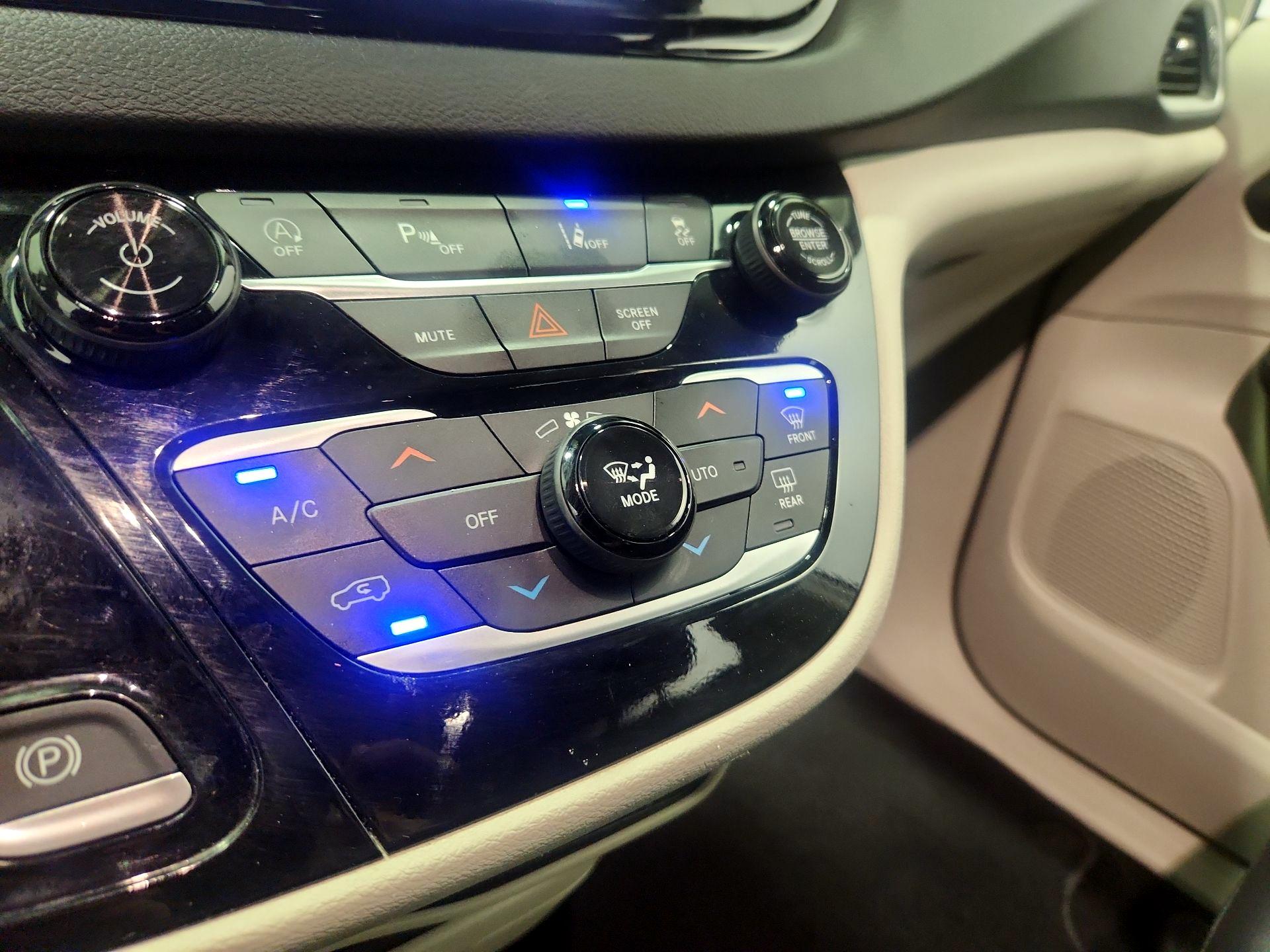 Thumbnail: 2024 Chrysler Pacifica - 16