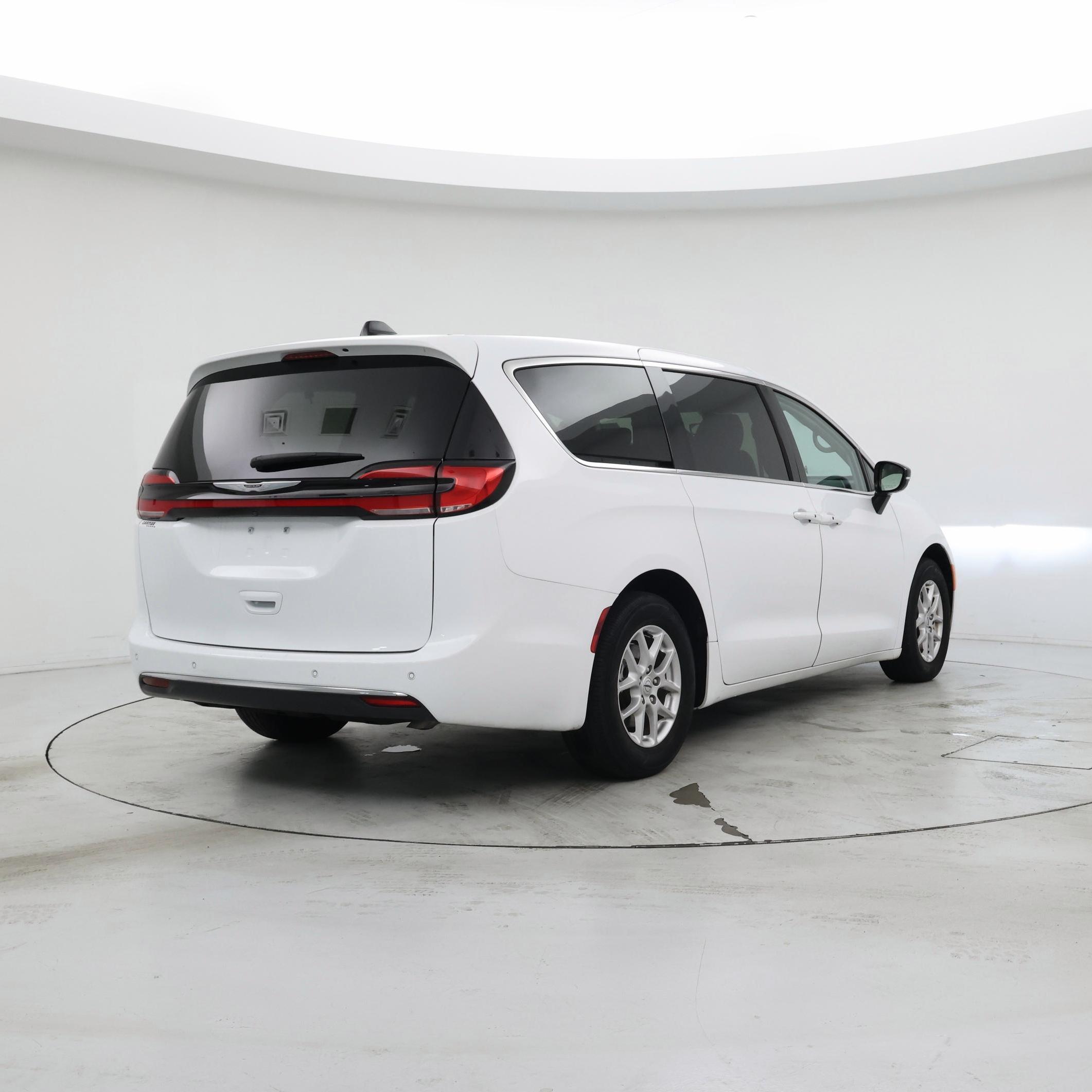 Thumbnail: 2024 Chrysler Pacifica - 8