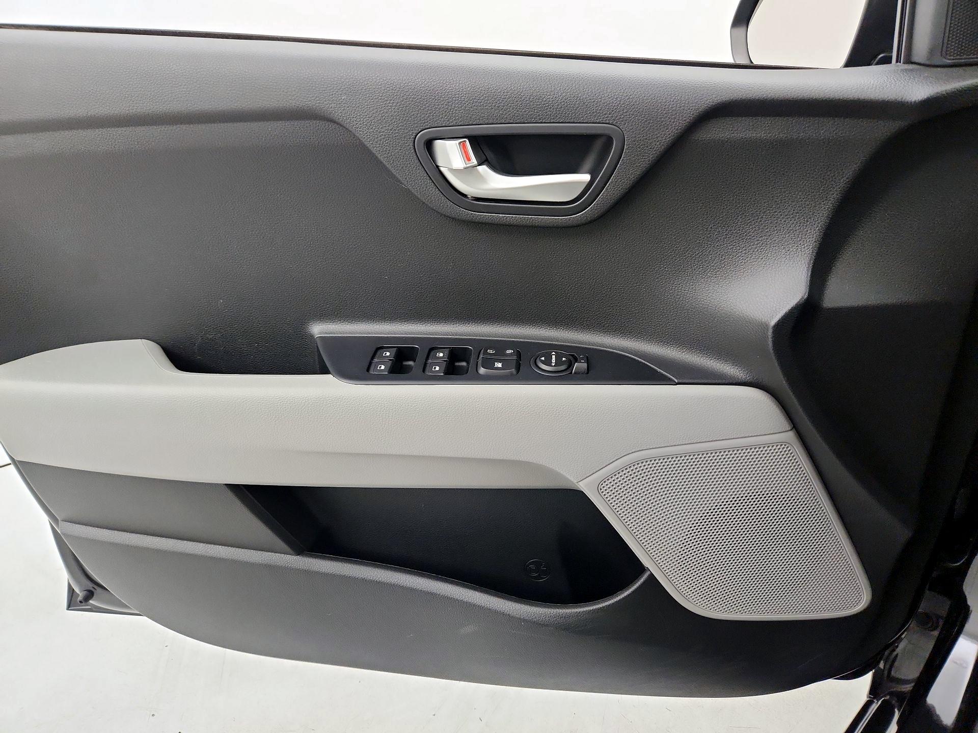 Thumbnail: 2020 Kia Rio - 12