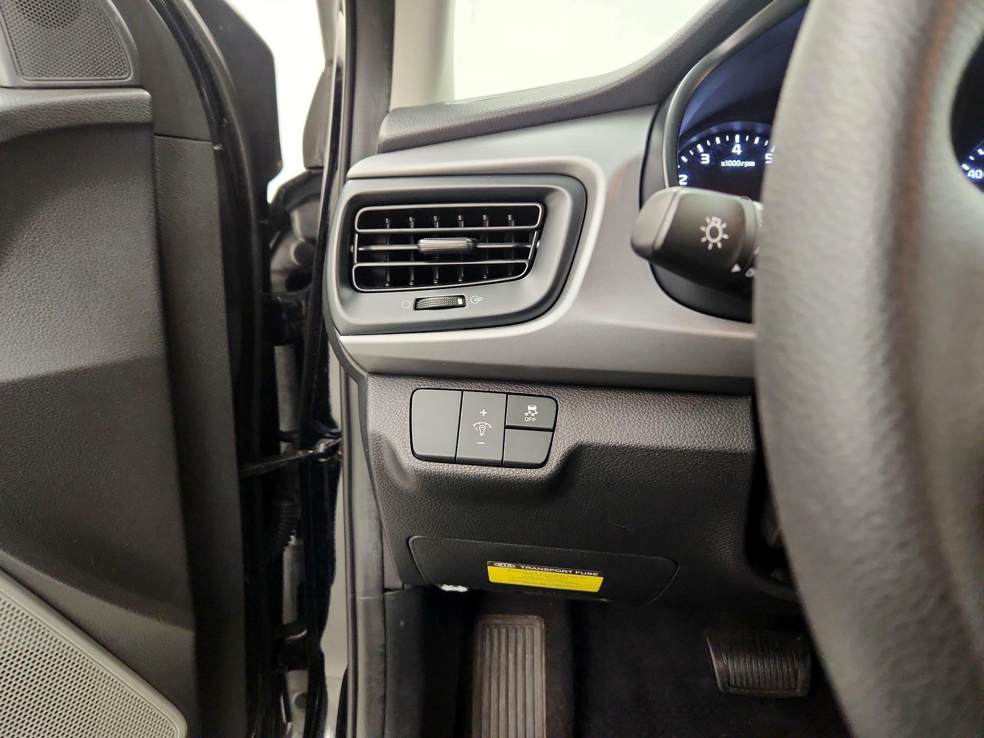 Thumbnail: 2020 Kia Rio - 13