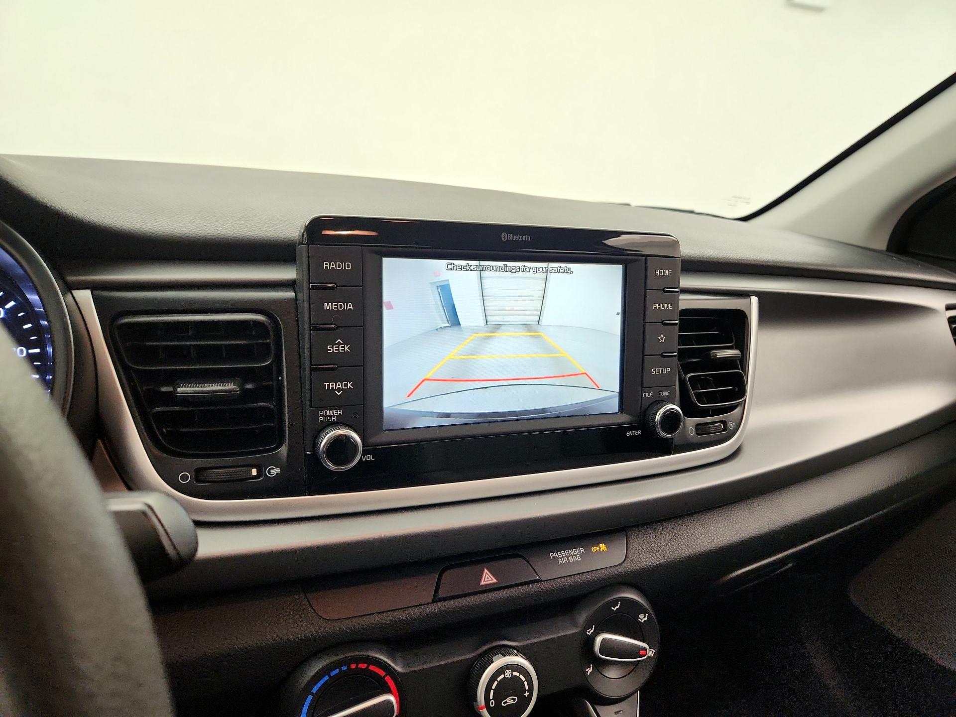 Thumbnail: 2020 Kia Rio - 14