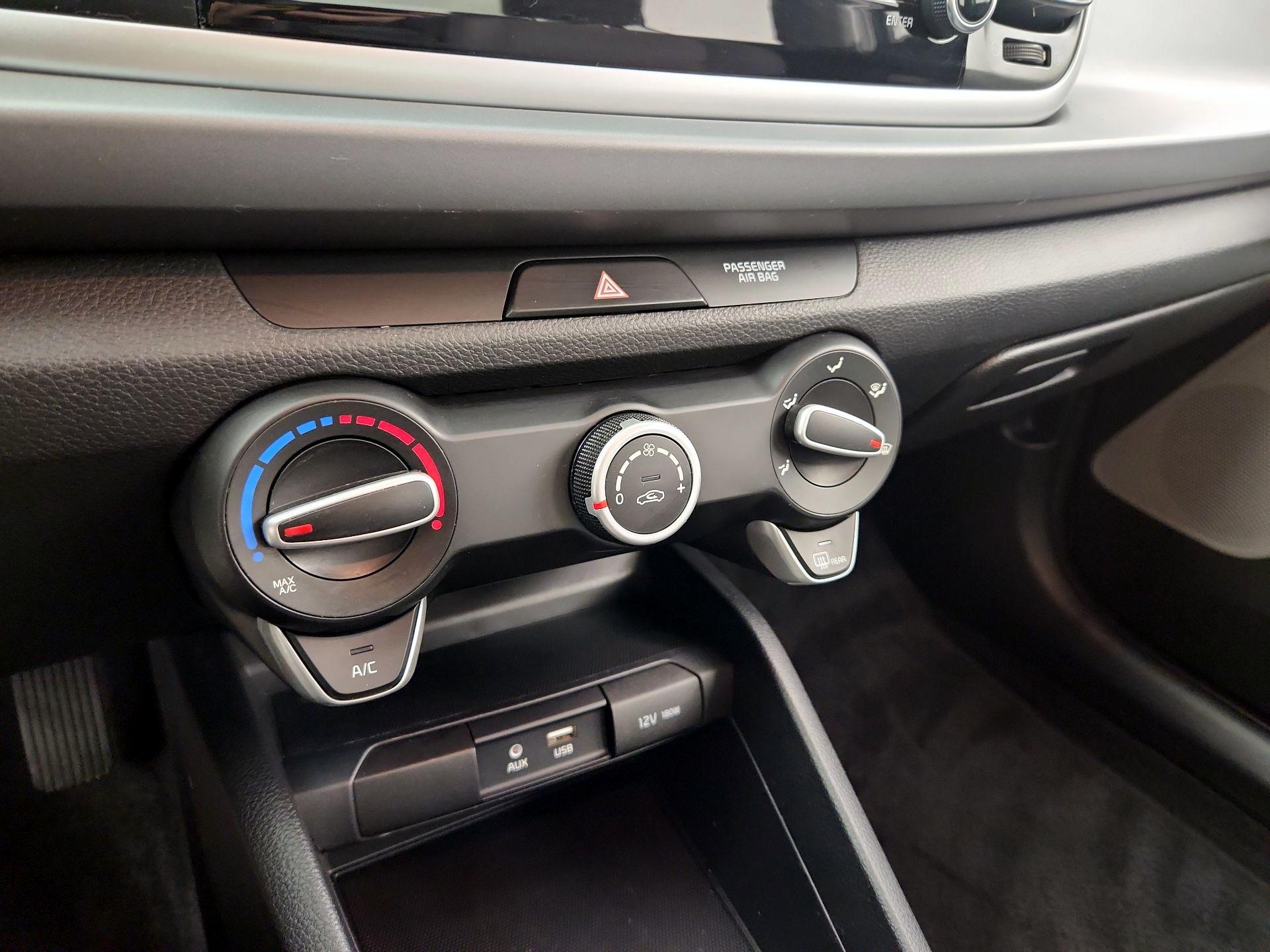 Thumbnail: 2020 Kia Rio - 16