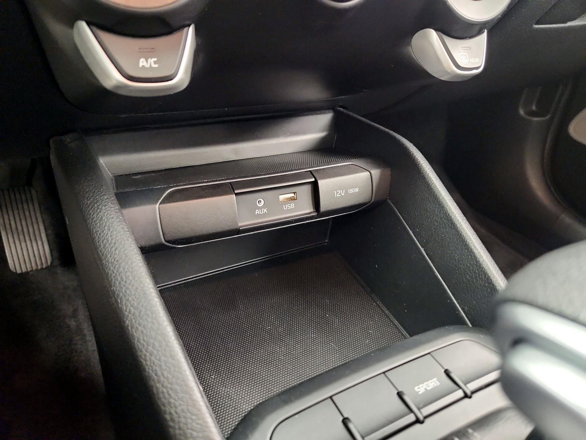 Thumbnail: 2020 Kia Rio - 18