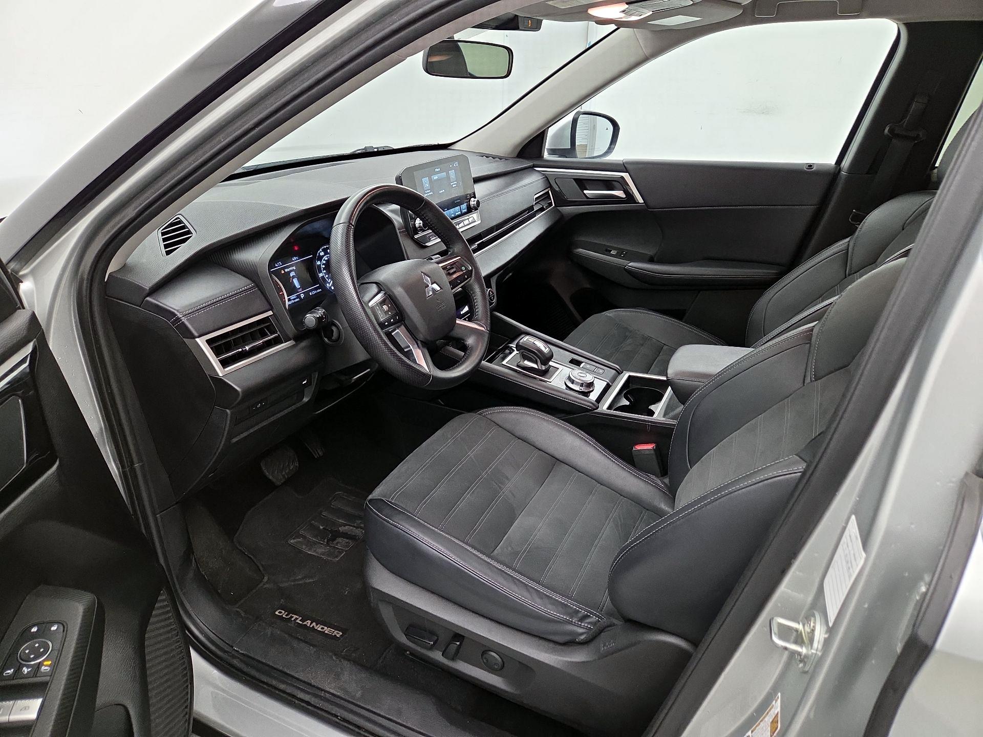 Thumbnail: 2024 Mitsubishi Outlander - 11